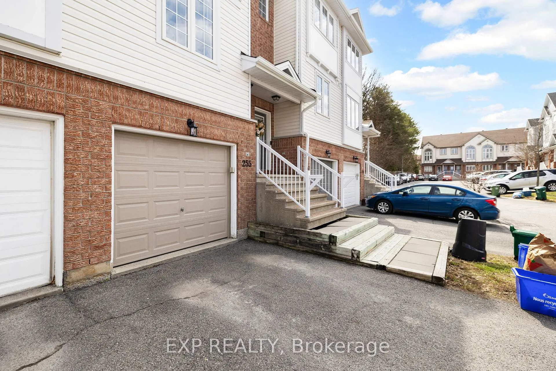 Photo 3 of 255 Gershwin Private, Ottawa, Westcliffe Estates — HOMEH