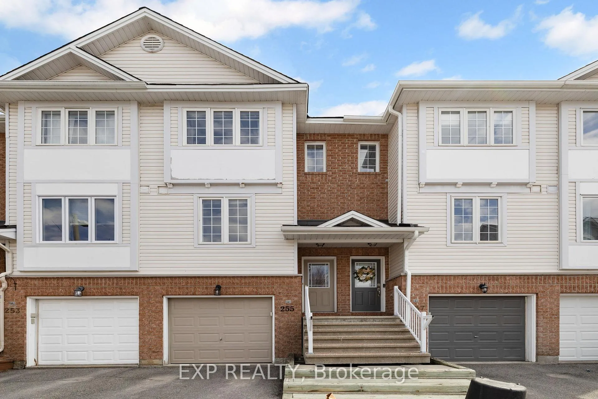 Photo 4 of 255 Gershwin Private, Ottawa, Westcliffe Estates — HOMEH