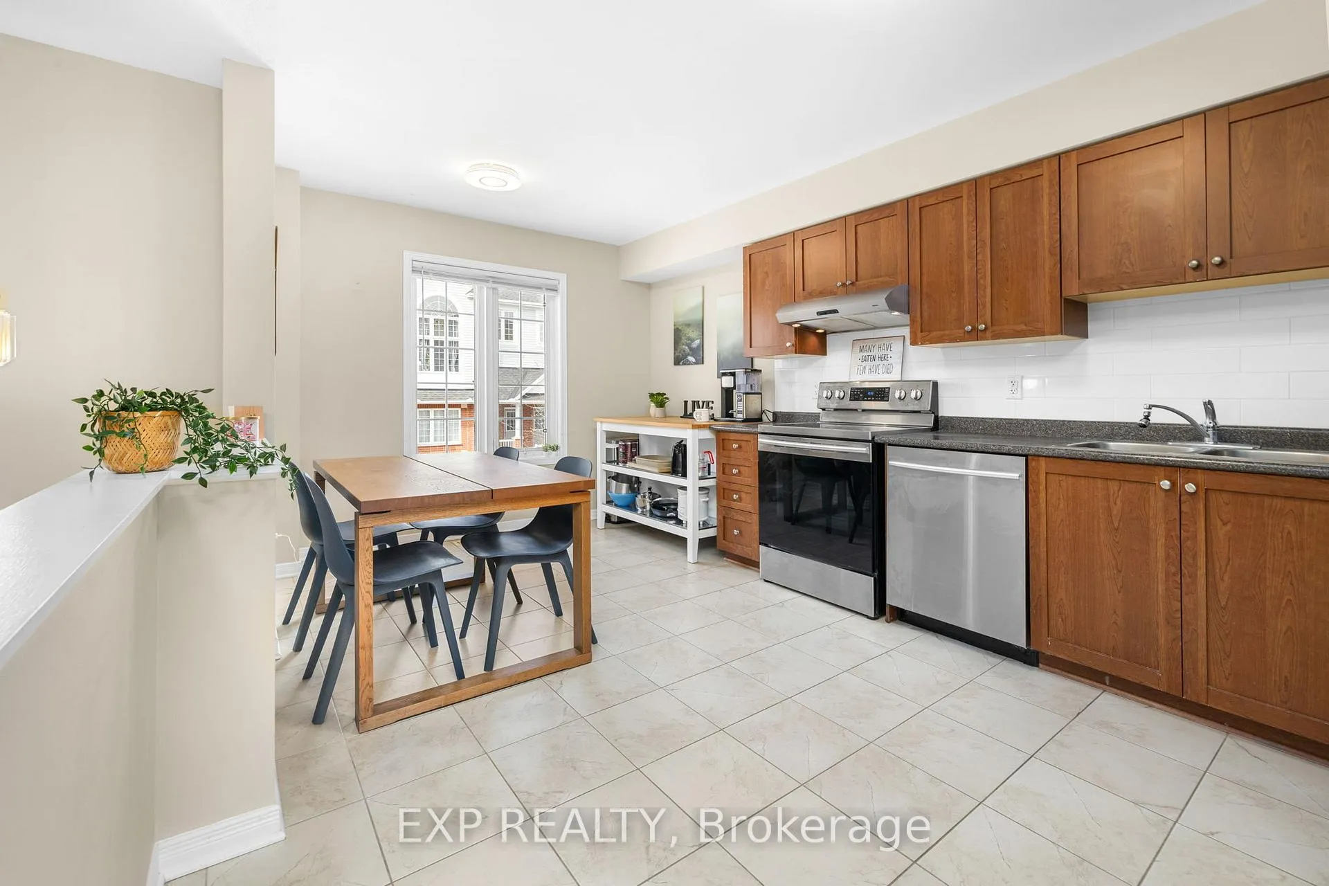 Photo 6 of 255 Gershwin Private, Ottawa, Westcliffe Estates — HOMEH