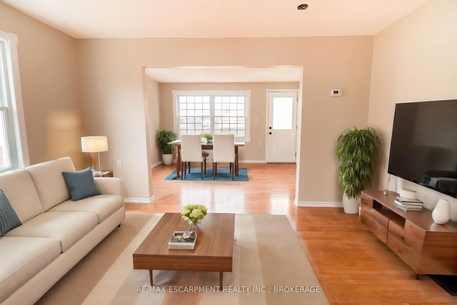 Photo 3 of Unit 1, 539 Woodlawn Road, Welland, N. Welland — HOMEH