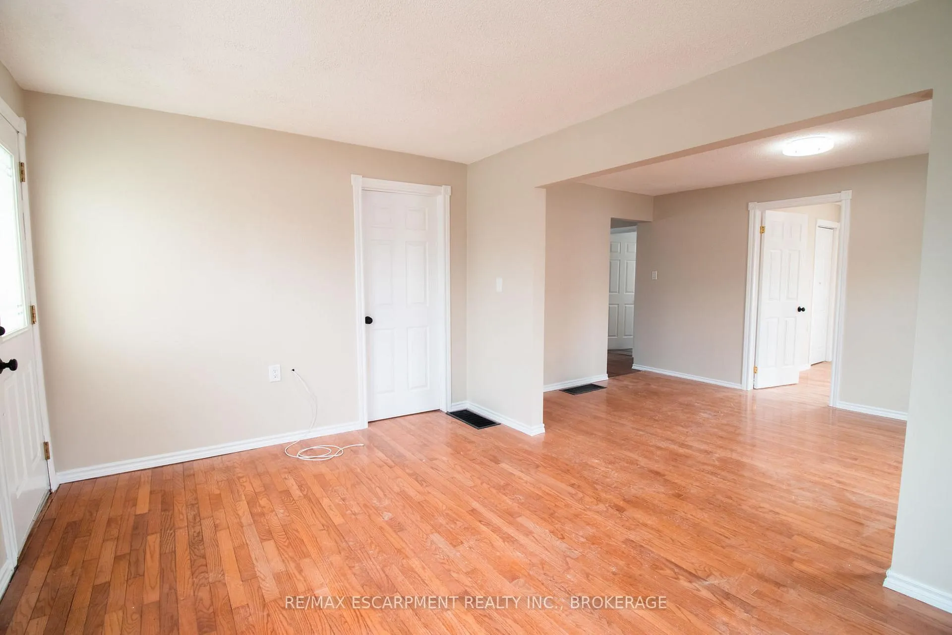 Photo 6 of Unit 1, 539 Woodlawn Road, Welland, N. Welland — HOMEH