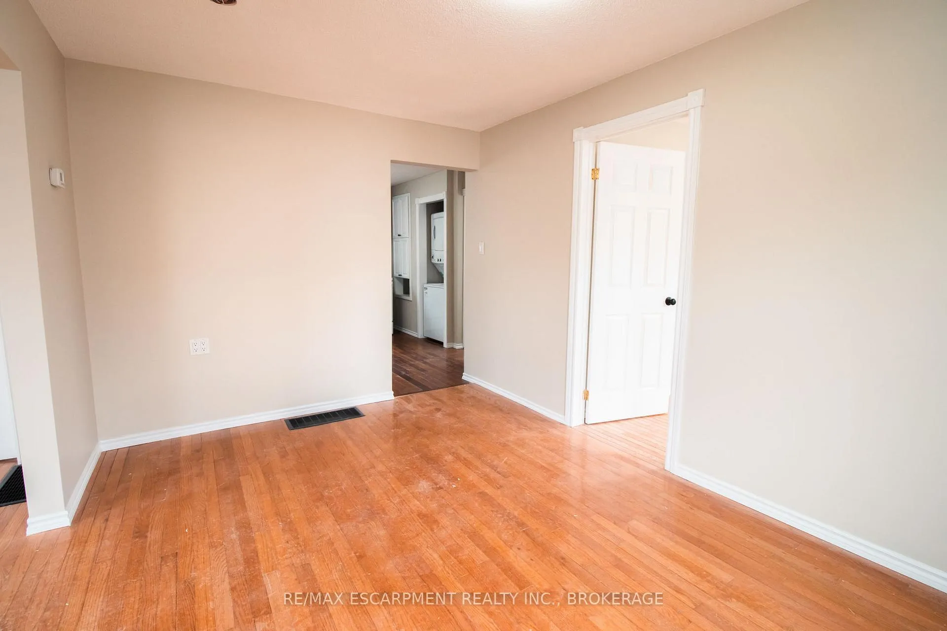 Photo 7 of Unit 1, 539 Woodlawn Road, Welland, N. Welland — HOMEH