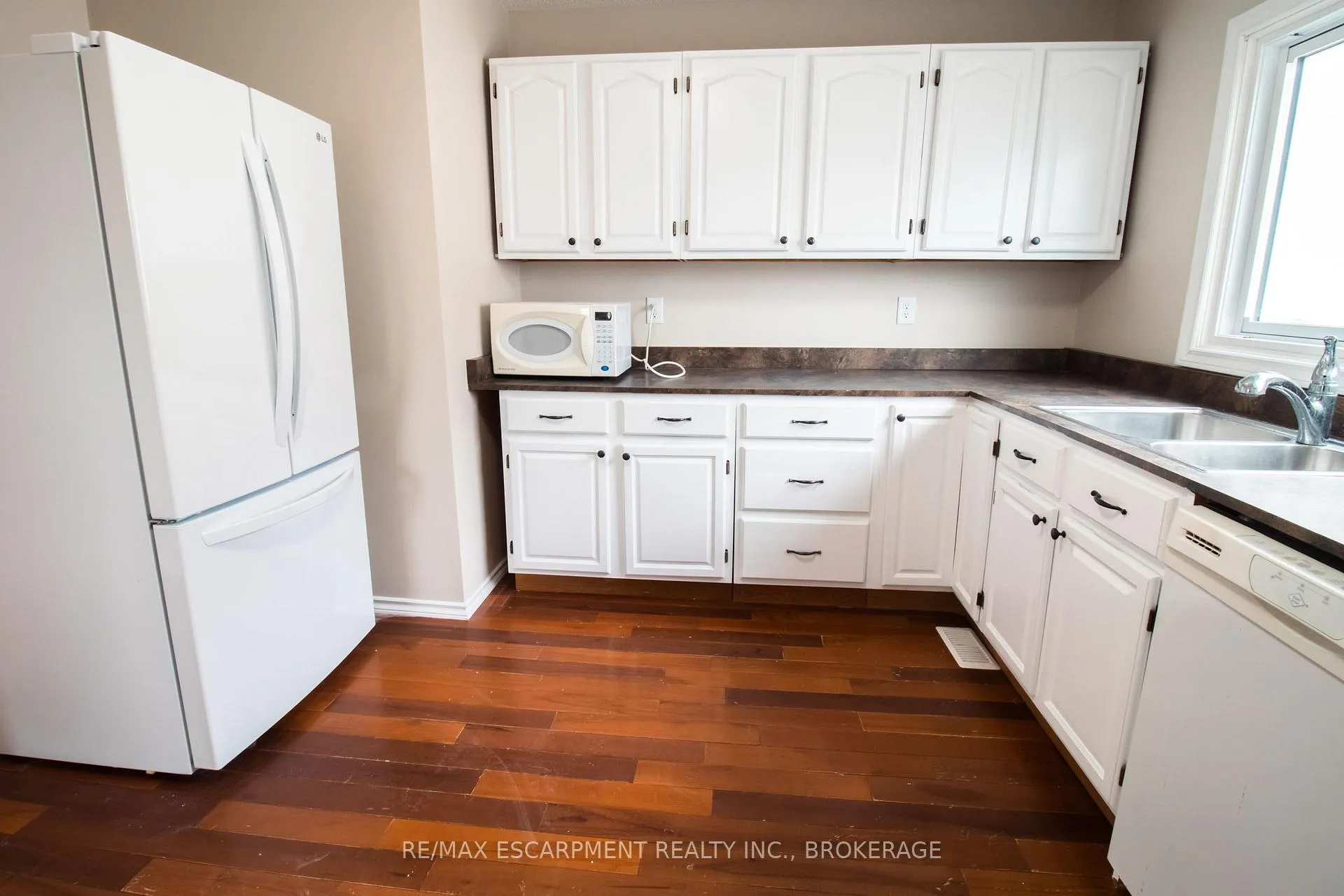 Photo 9 of Unit 1, 539 Woodlawn Road, Welland, N. Welland — HOMEH