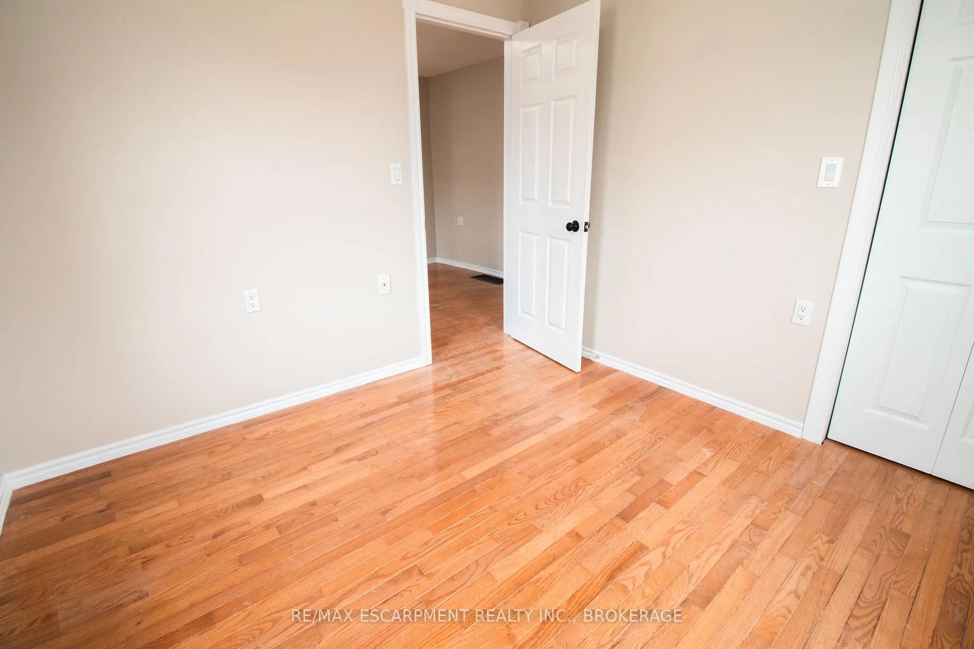 Photo 15 of Unit 1, 539 Woodlawn Road, Welland, N. Welland — HOMEH