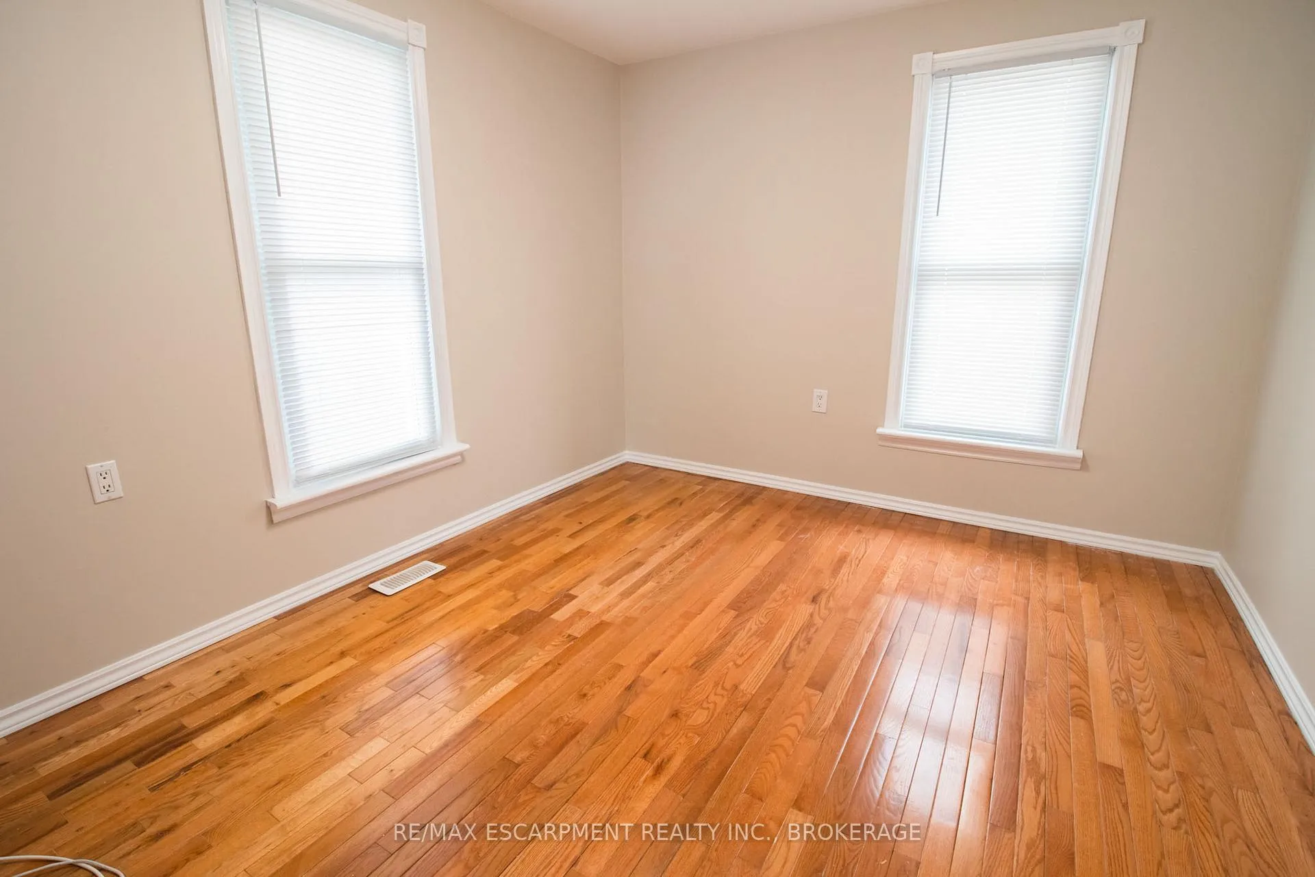 Photo 16 of Unit 1, 539 Woodlawn Road, Welland, N. Welland — HOMEH