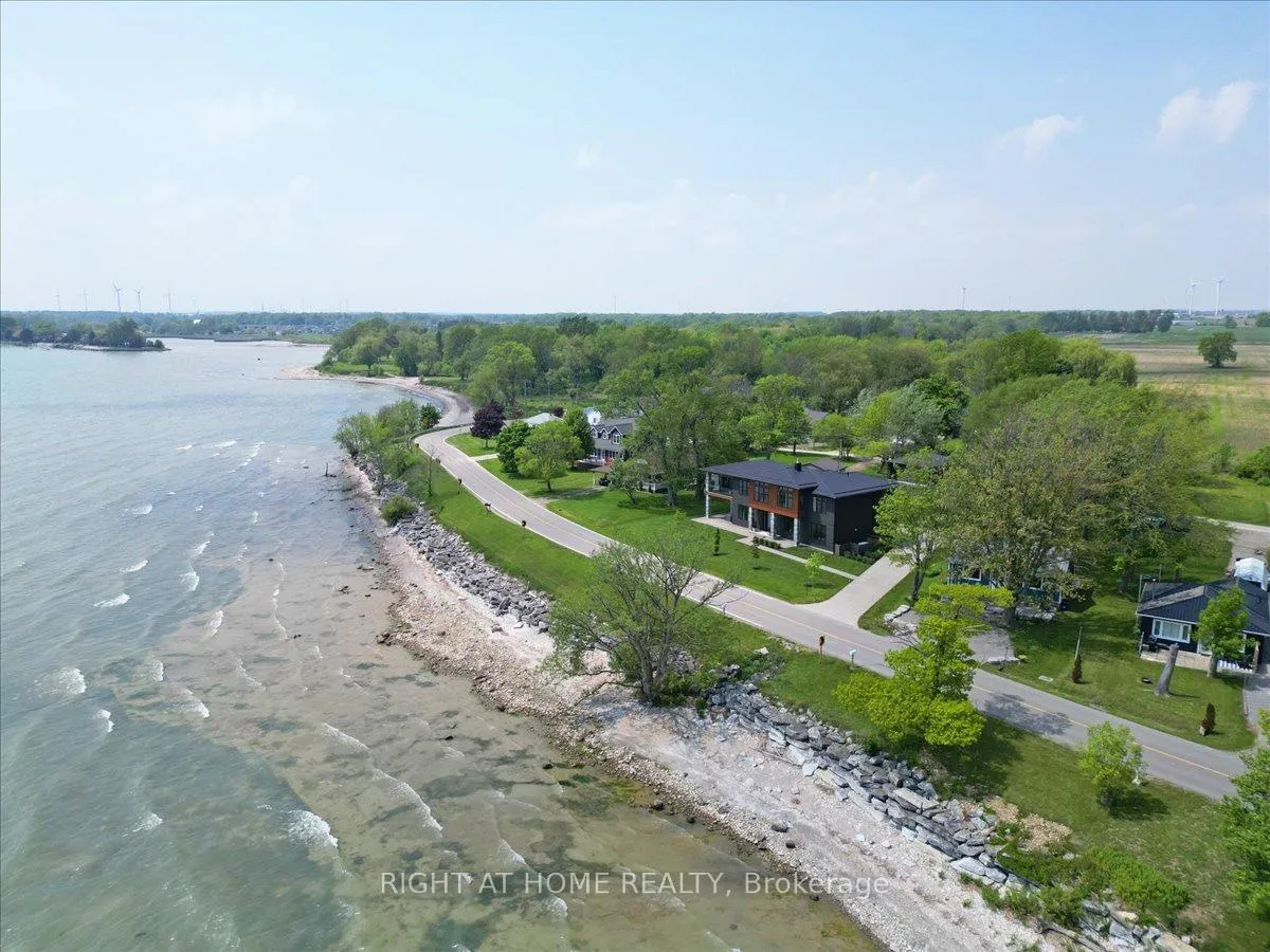 Photo 2 of 17 Bluewater Parkway, Haldimand — HOMEH