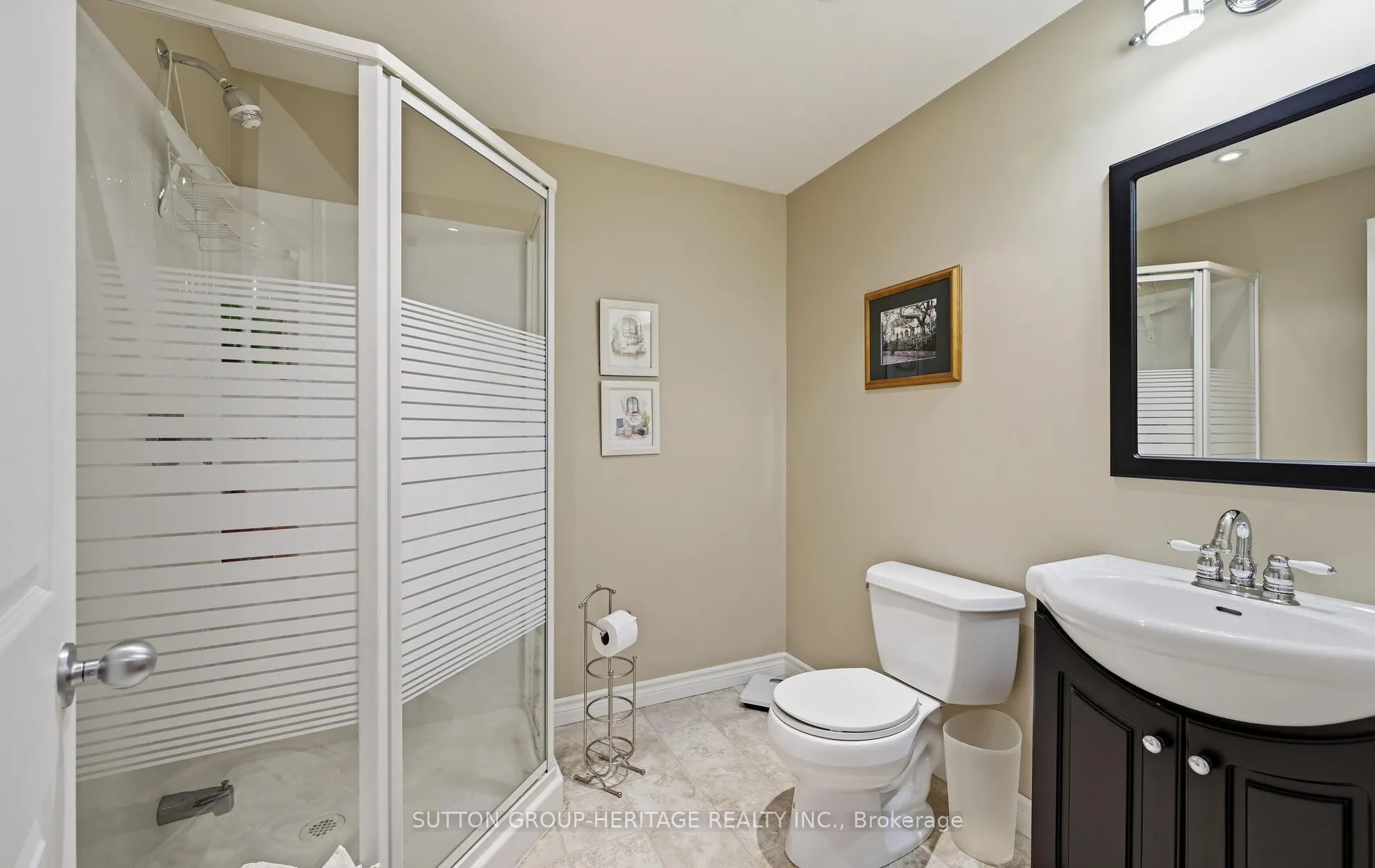 Photo 26 of 22 Ash Green Lane, Uxbridge — HOMEH