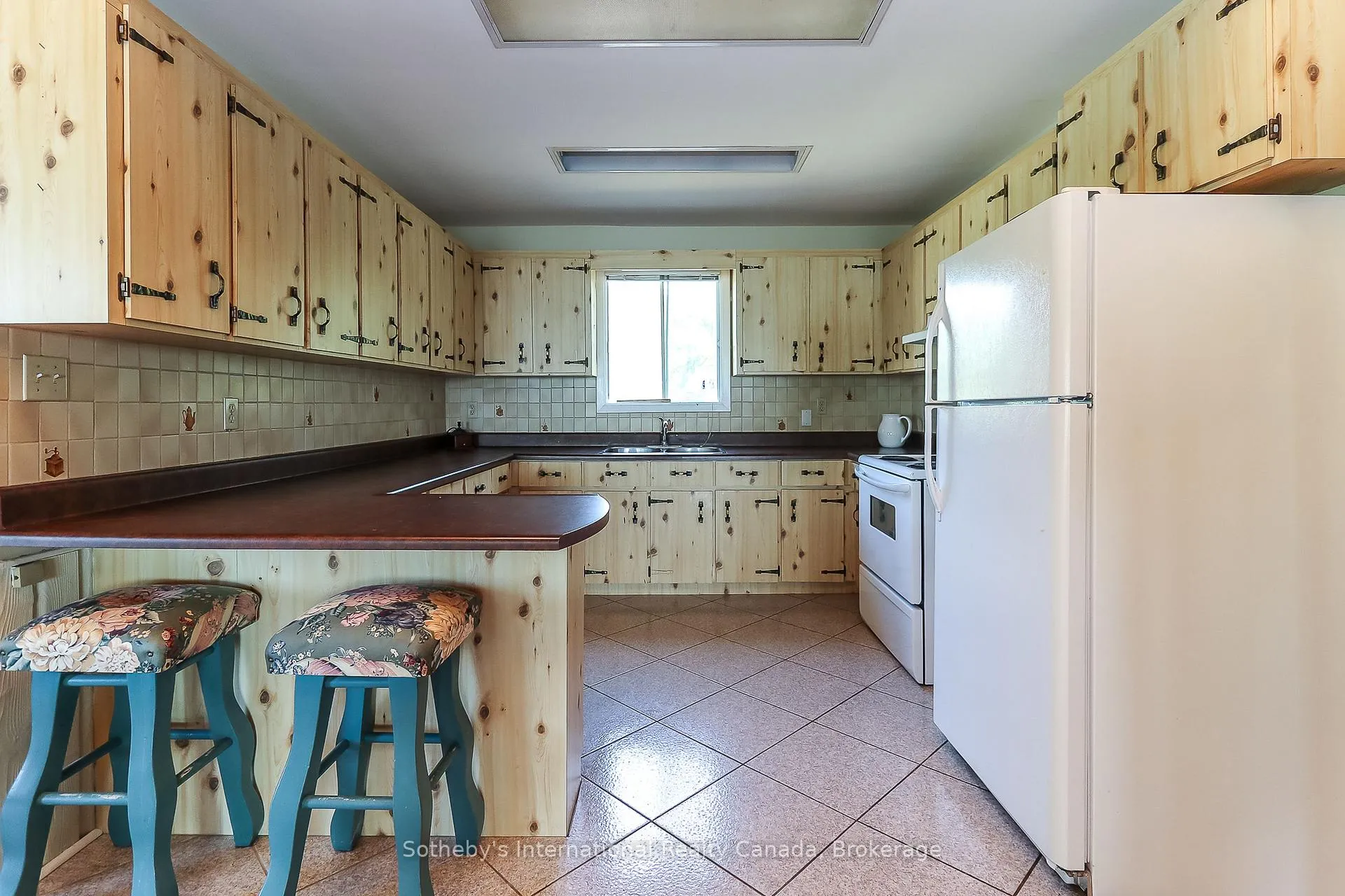 Photo 16 of 14 James Street, Tiny, Rural Tiny — HOMEH