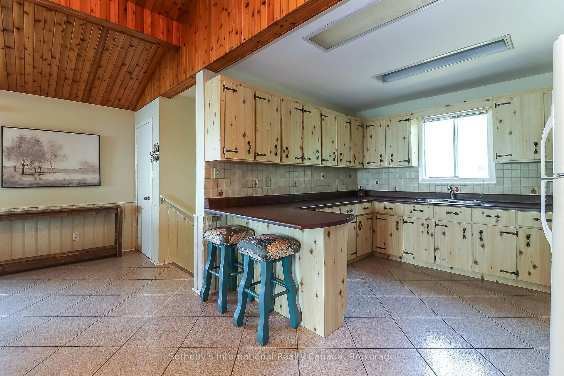Photo 17 of 14 James Street, Tiny, Rural Tiny — HOMEH