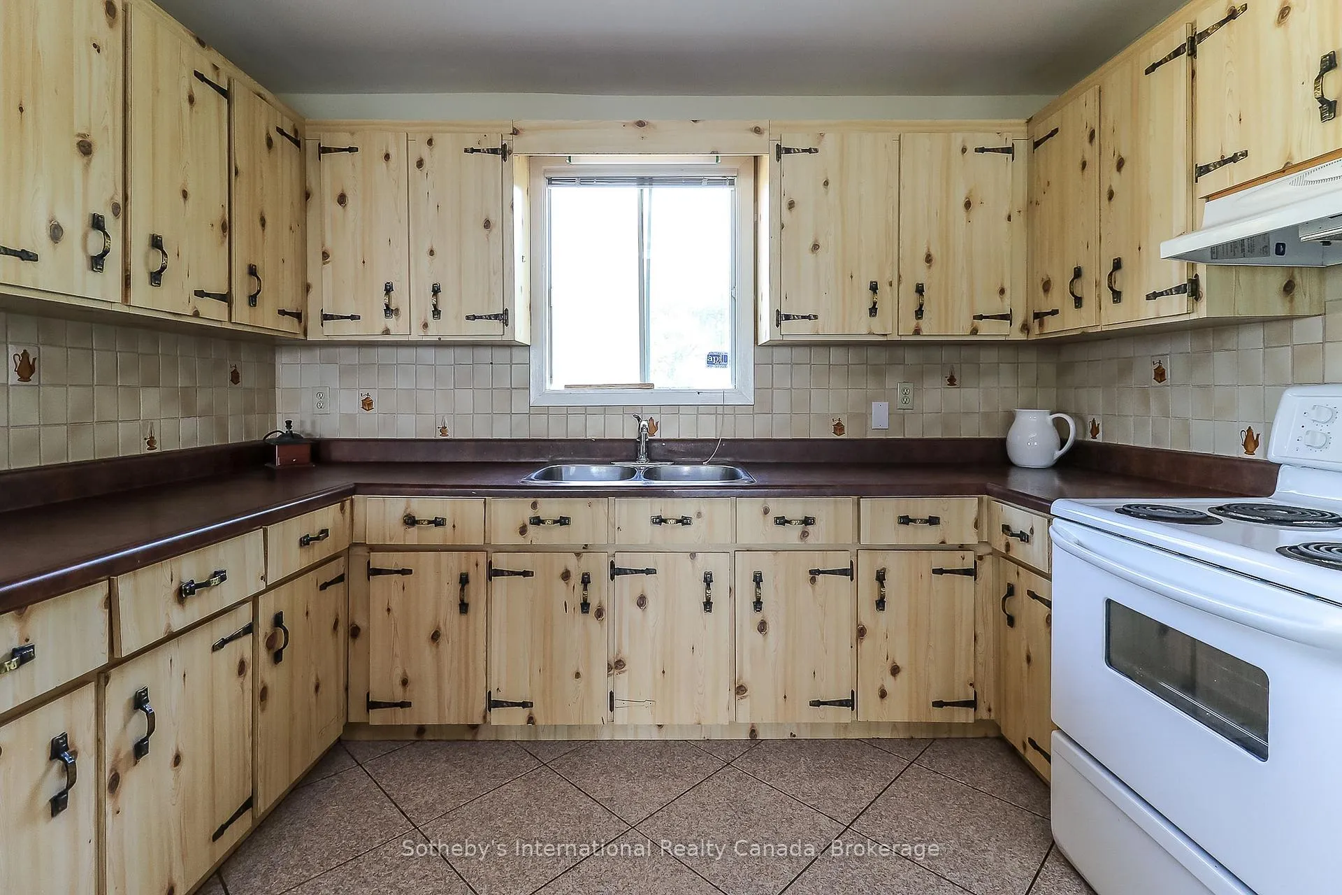 Photo 18 of 14 James Street, Tiny, Rural Tiny — HOMEH