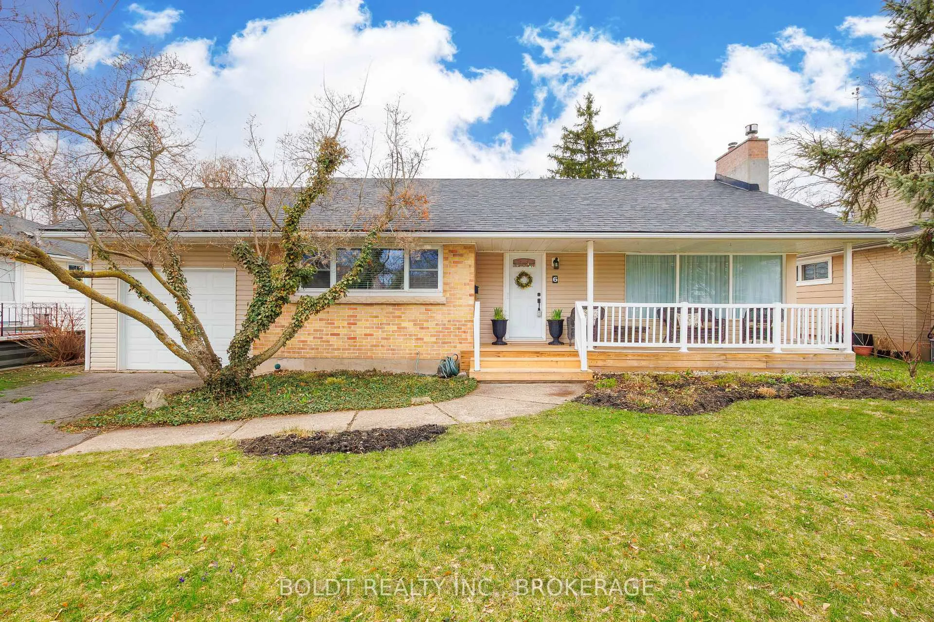 Photo 1 of 6 Mountainview Drive, St. Catharines, Glendale/Glenridge — HOMEH