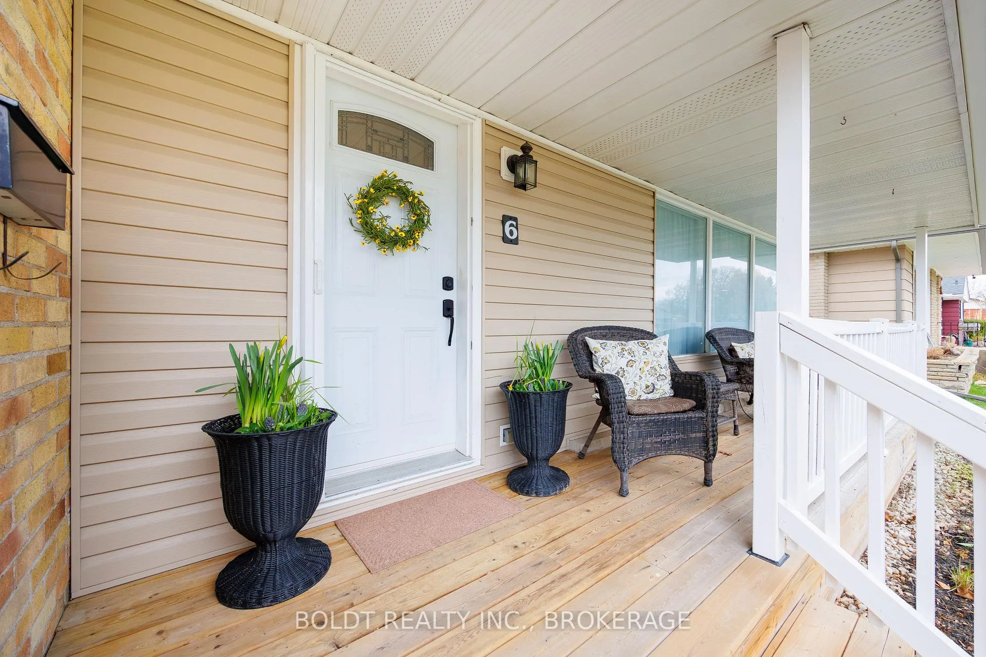Photo 3 of 6 Mountainview Drive, St. Catharines, Glendale/Glenridge — HOMEH