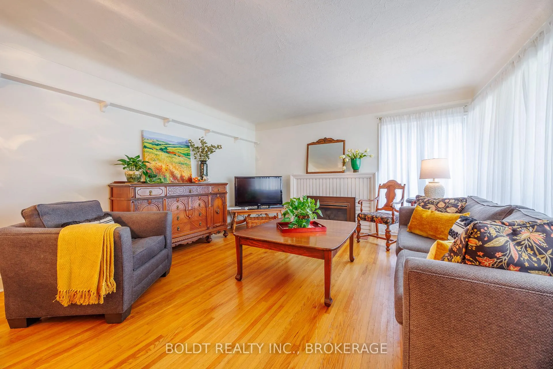 Photo 4 of 6 Mountainview Drive, St. Catharines, Glendale/Glenridge — HOMEH