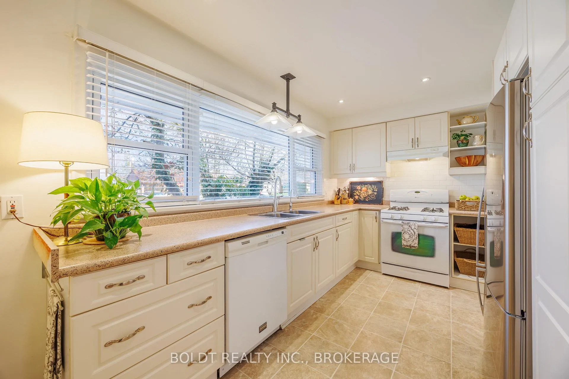 Photo 8 of 6 Mountainview Drive, St. Catharines, Glendale/Glenridge — HOMEH