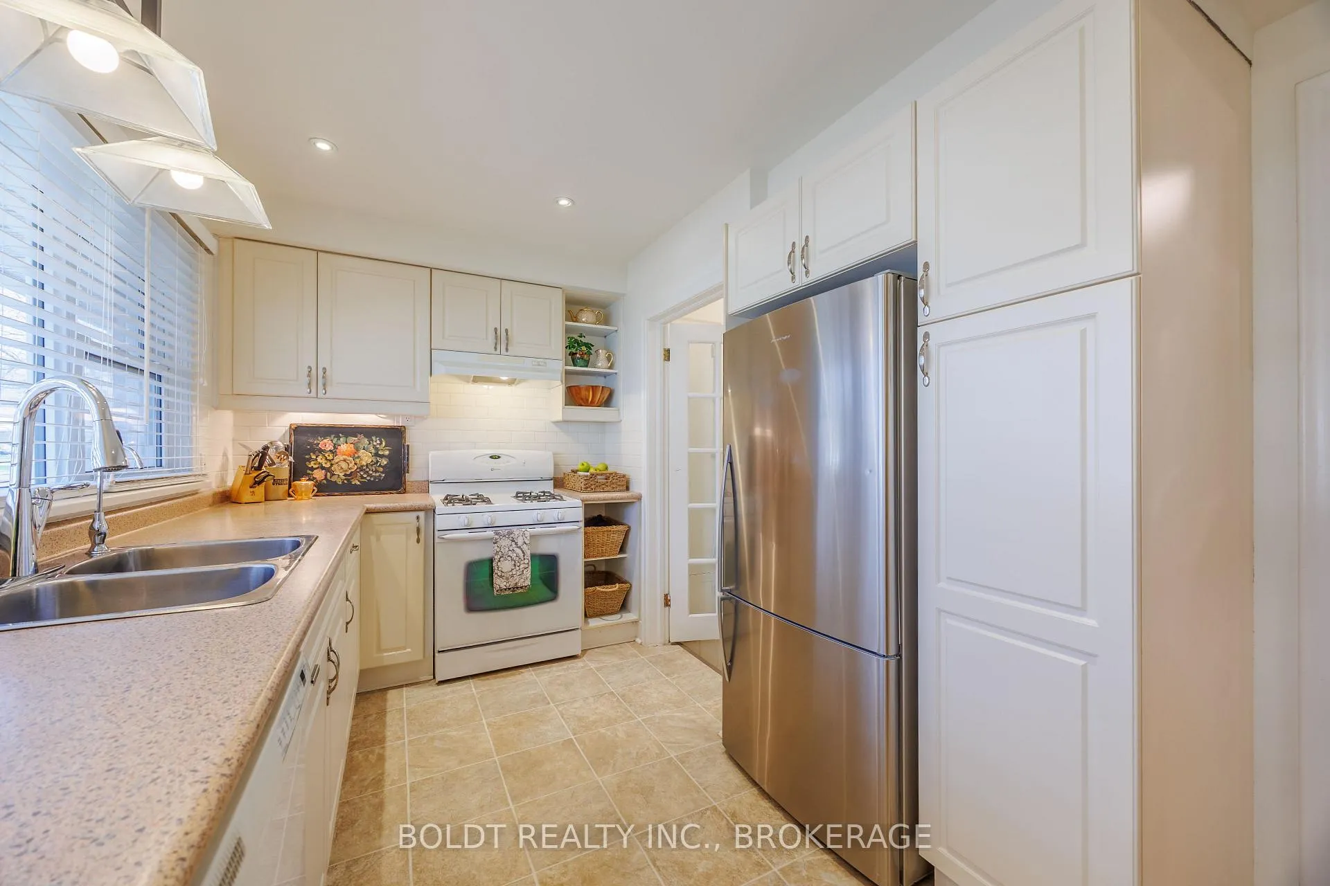 Photo 10 of 6 Mountainview Drive, St. Catharines, Glendale/Glenridge — HOMEH