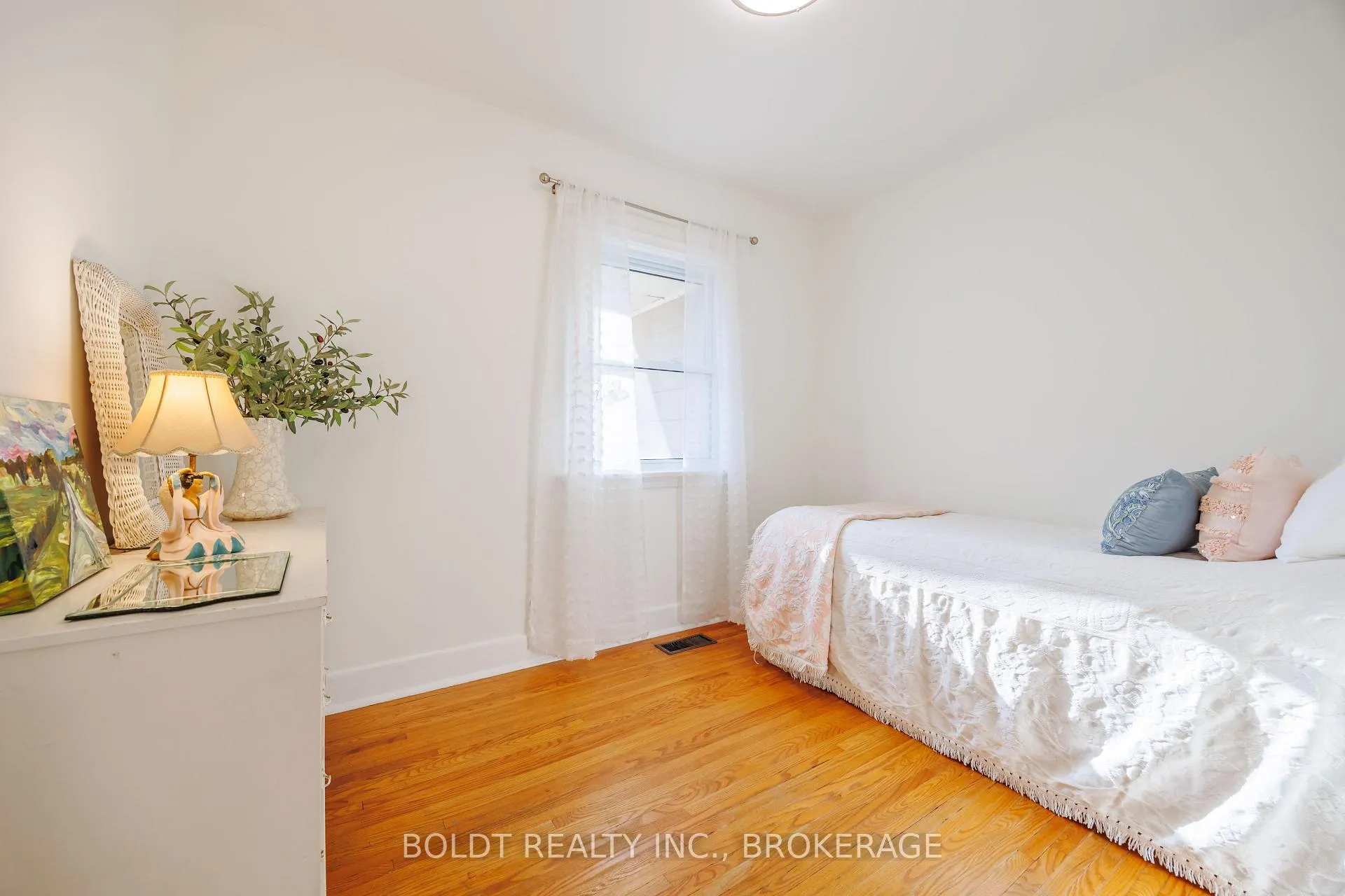 Photo 19 of 6 Mountainview Drive, St. Catharines, Glendale/Glenridge — HOMEH
