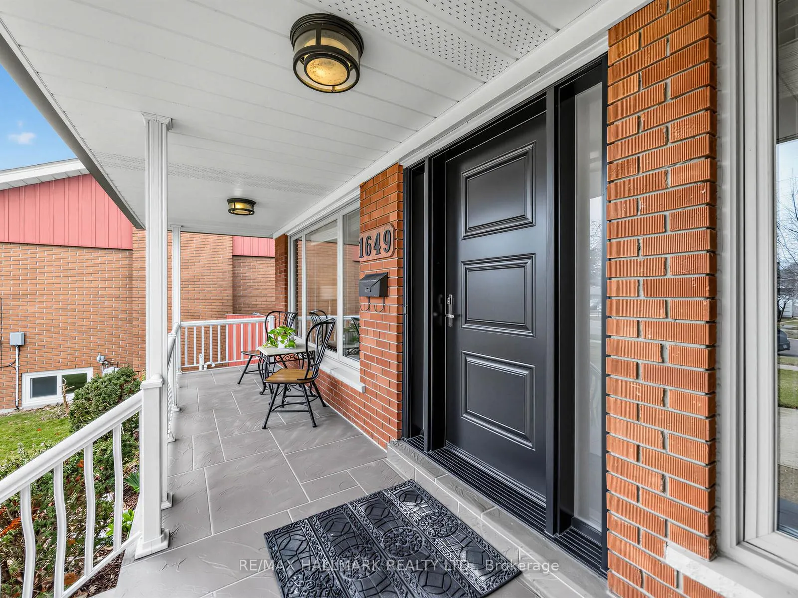 Photo 3 of 1649 Carletta Drive, Mississauga, Lakeview — HOMEH