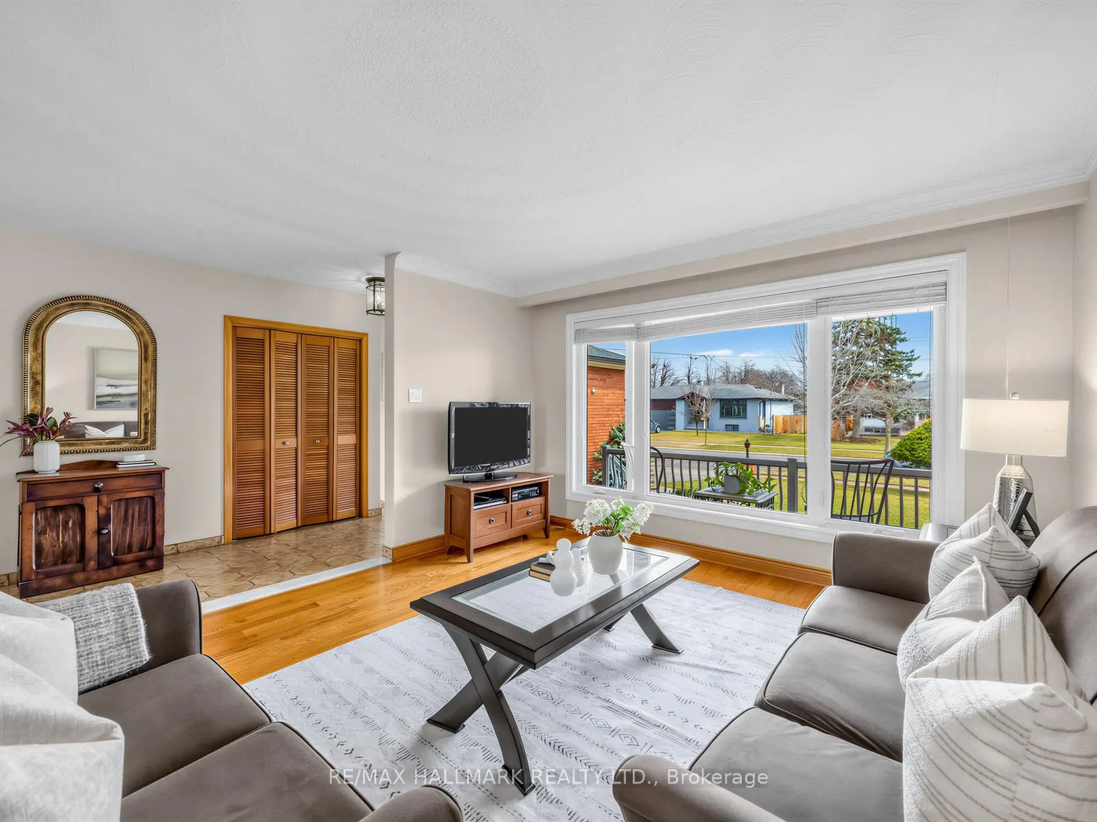 Photo 7 of 1649 Carletta Drive, Mississauga, Lakeview — HOMEH