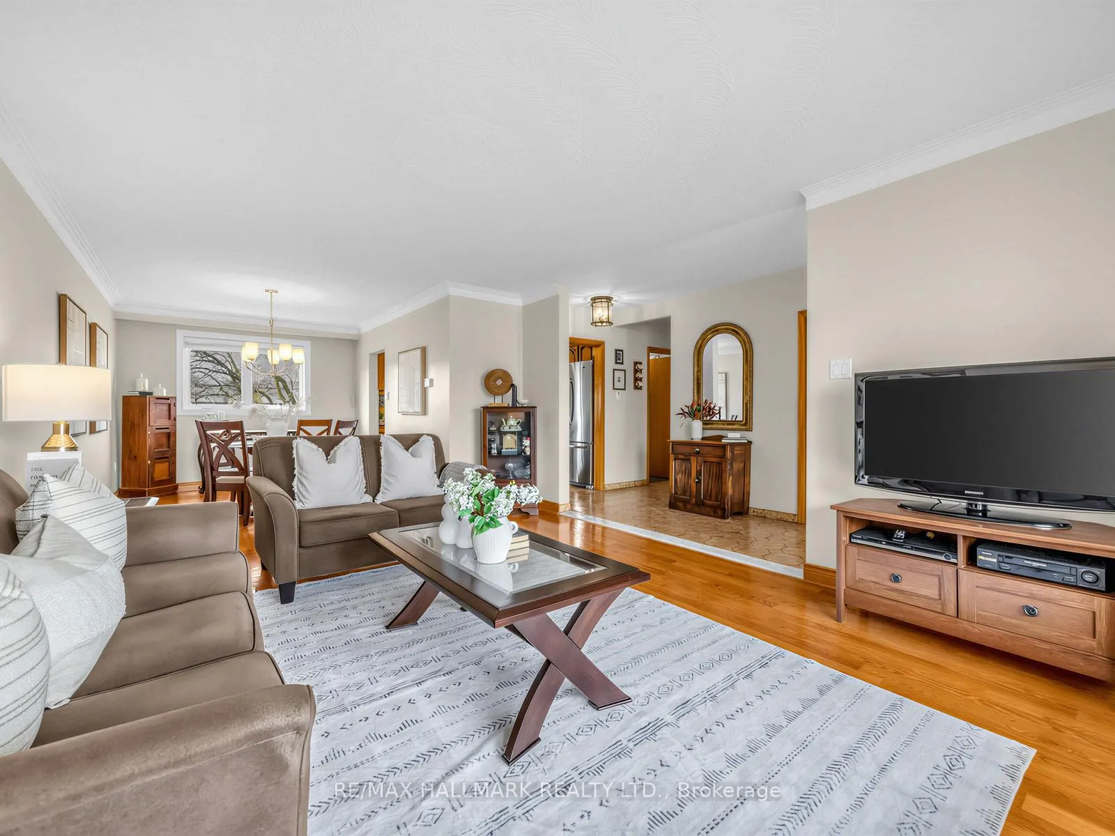 Photo 8 of 1649 Carletta Drive, Mississauga, Lakeview — HOMEH