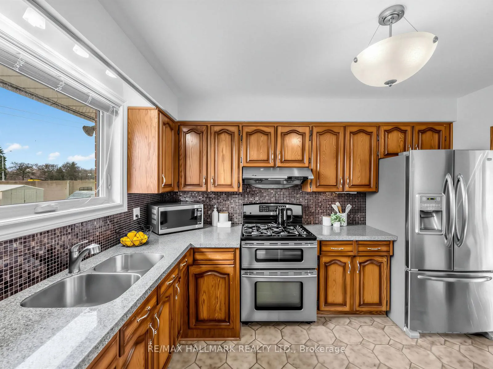Photo 11 of 1649 Carletta Drive, Mississauga, Lakeview — HOMEH
