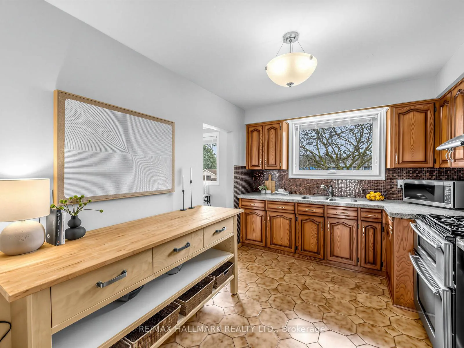 Photo 12 of 1649 Carletta Drive, Mississauga, Lakeview — HOMEH
