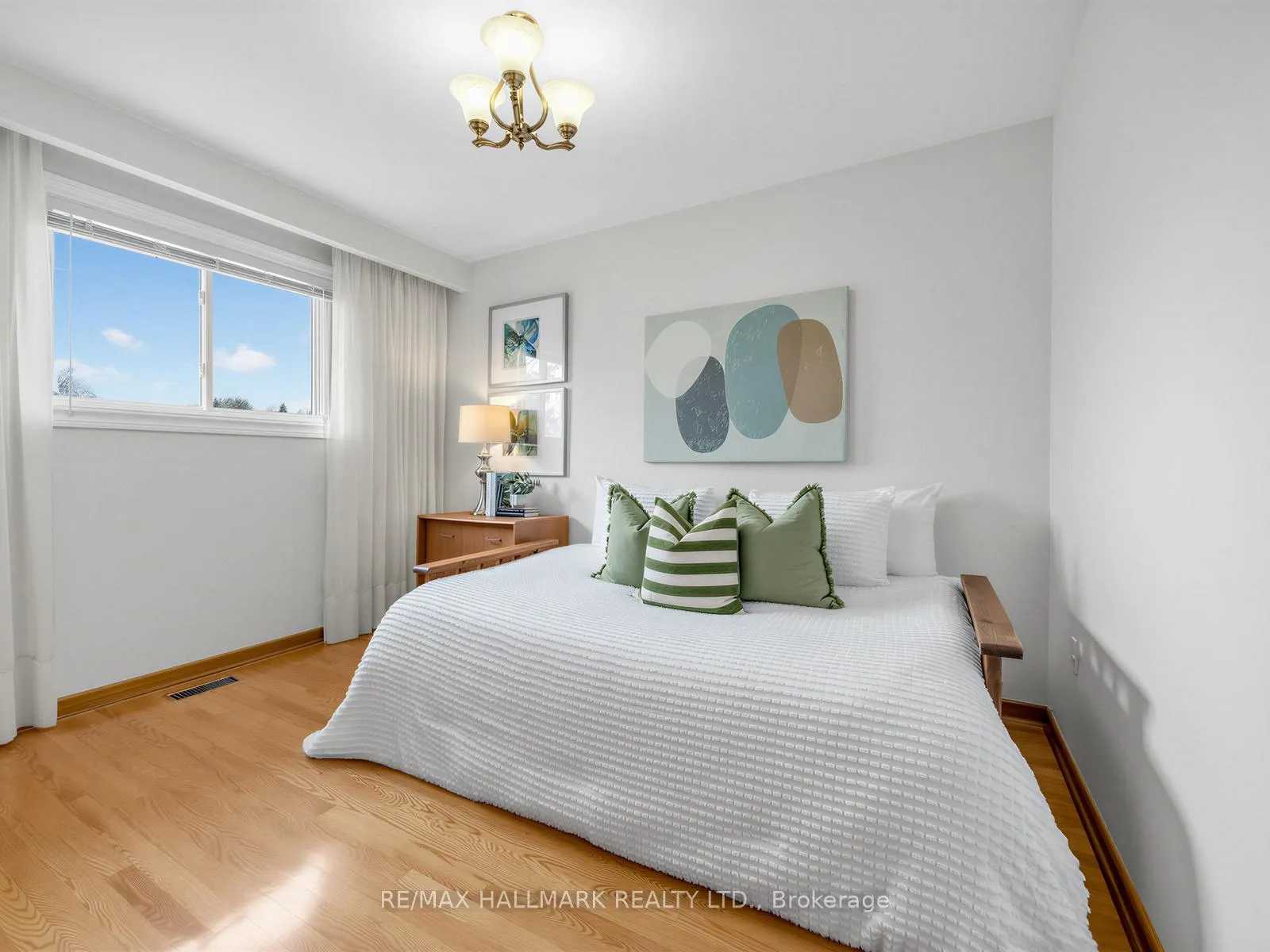 Photo 16 of 1649 Carletta Drive, Mississauga, Lakeview — HOMEH