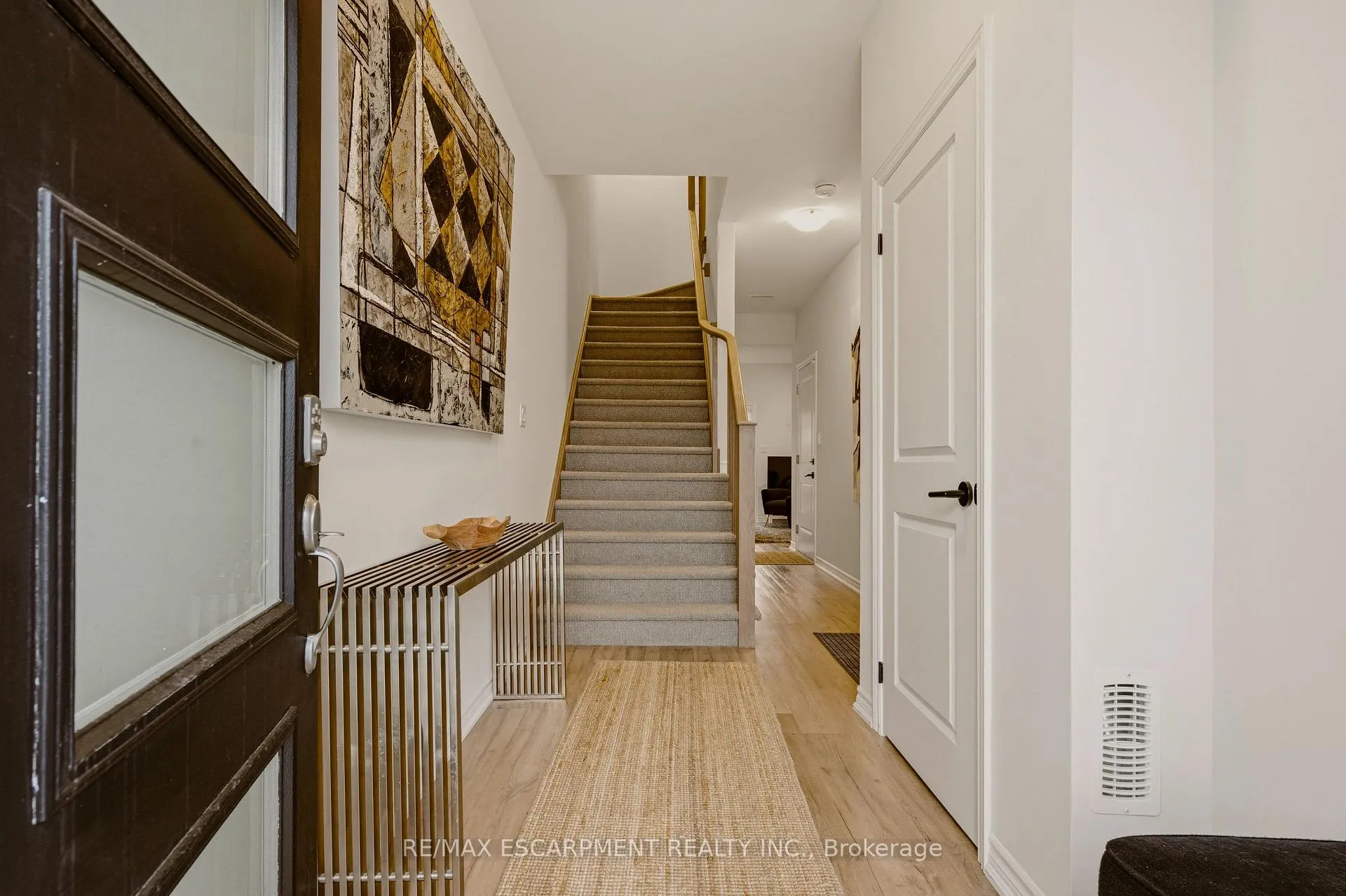 Photo 9 of 7 Cadwell Lane, Hamilton, Mountview — HOMEH