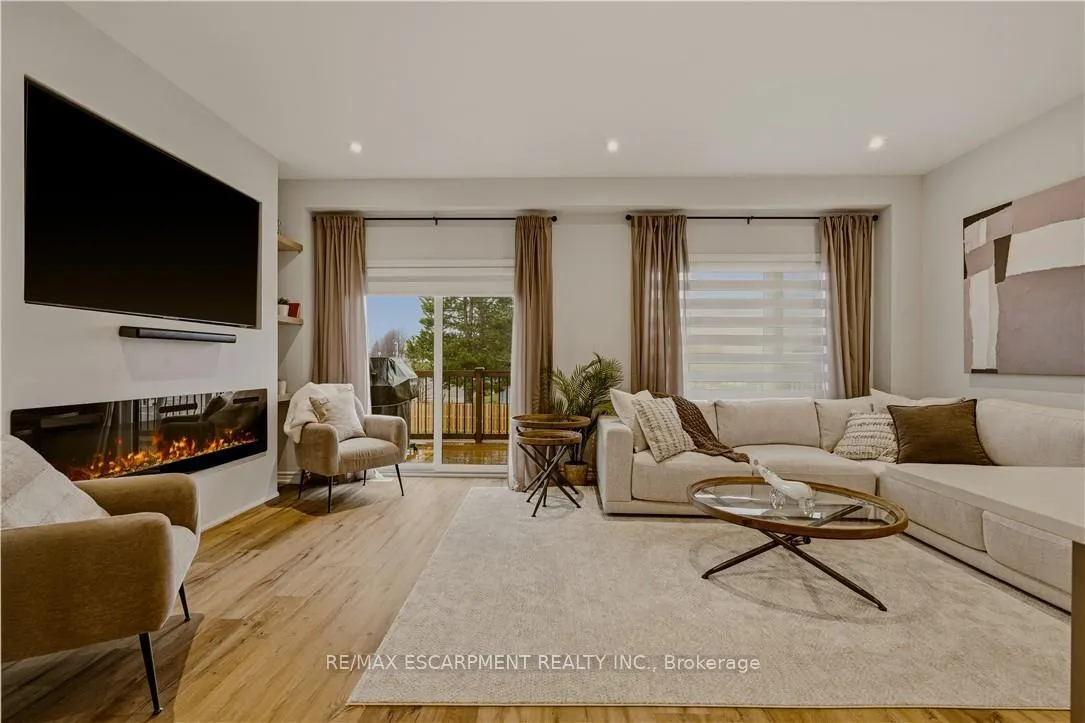 Photo 10 of 7 Cadwell Lane, Hamilton, Mountview — HOMEH