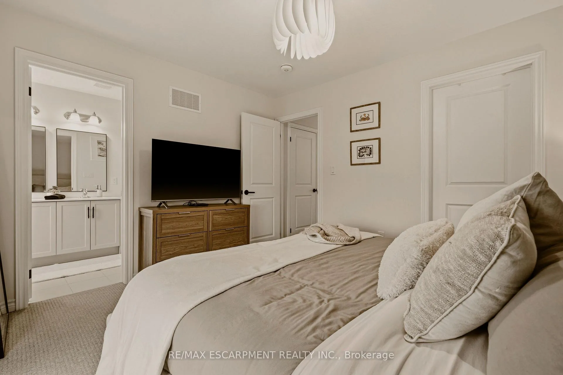 Photo 34 of 7 Cadwell Lane, Hamilton, Mountview — HOMEH