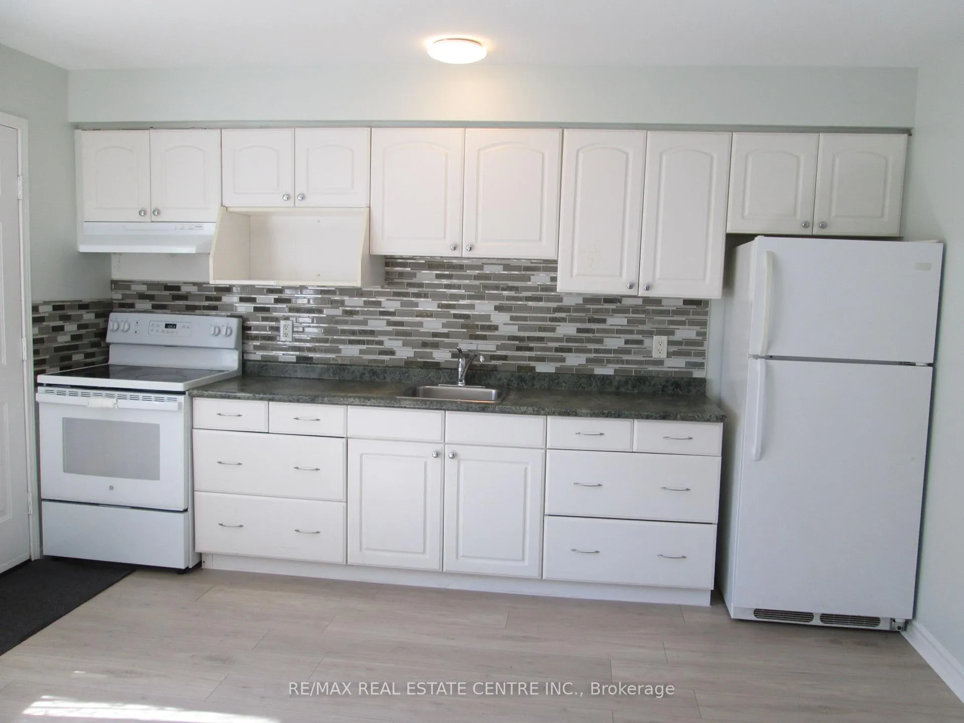 Photo 11 of 648 Francis Road, Burlington, LaSalle — HOMEH