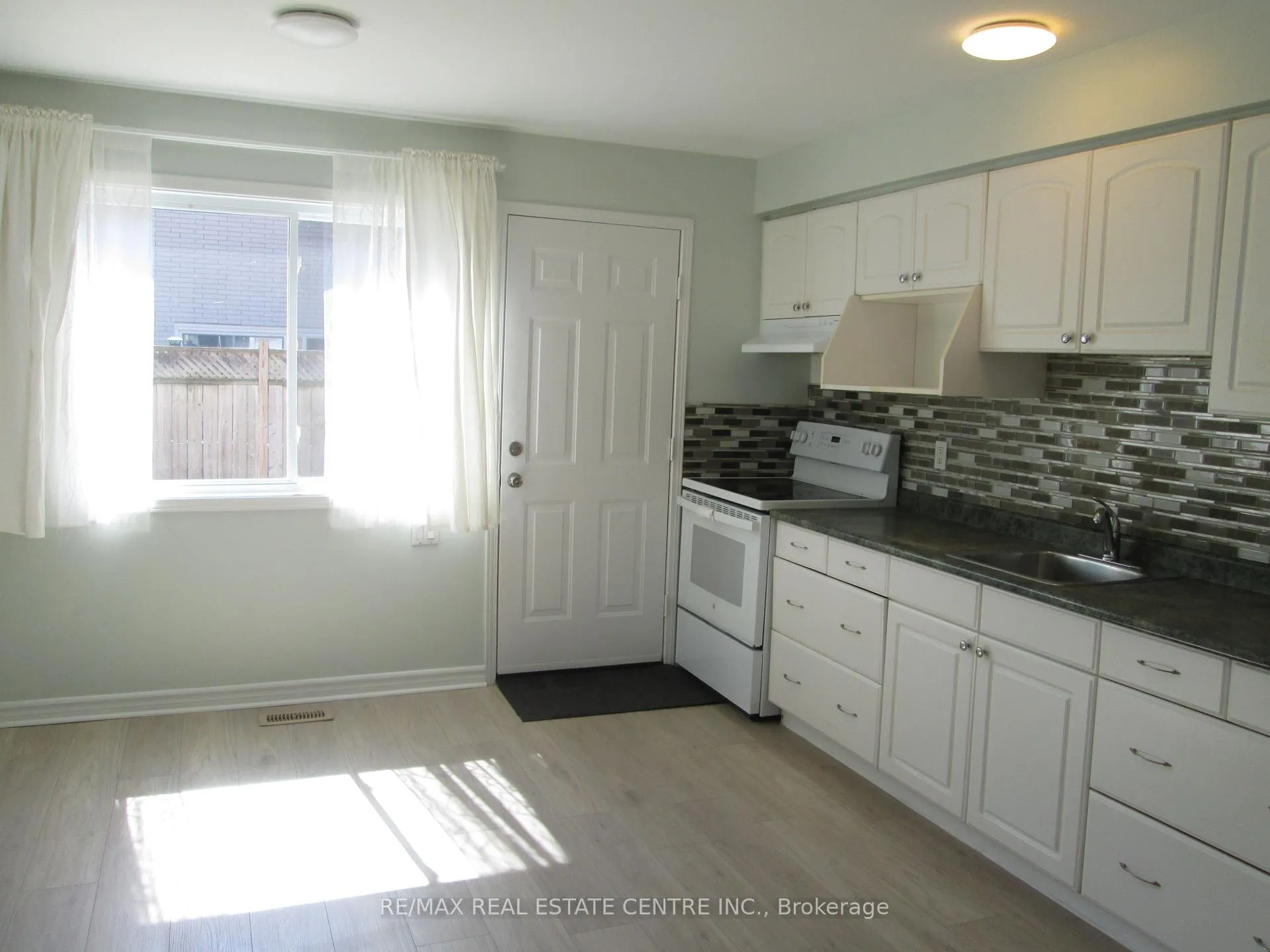 Photo 12 of 648 Francis Road, Burlington, LaSalle — HOMEH