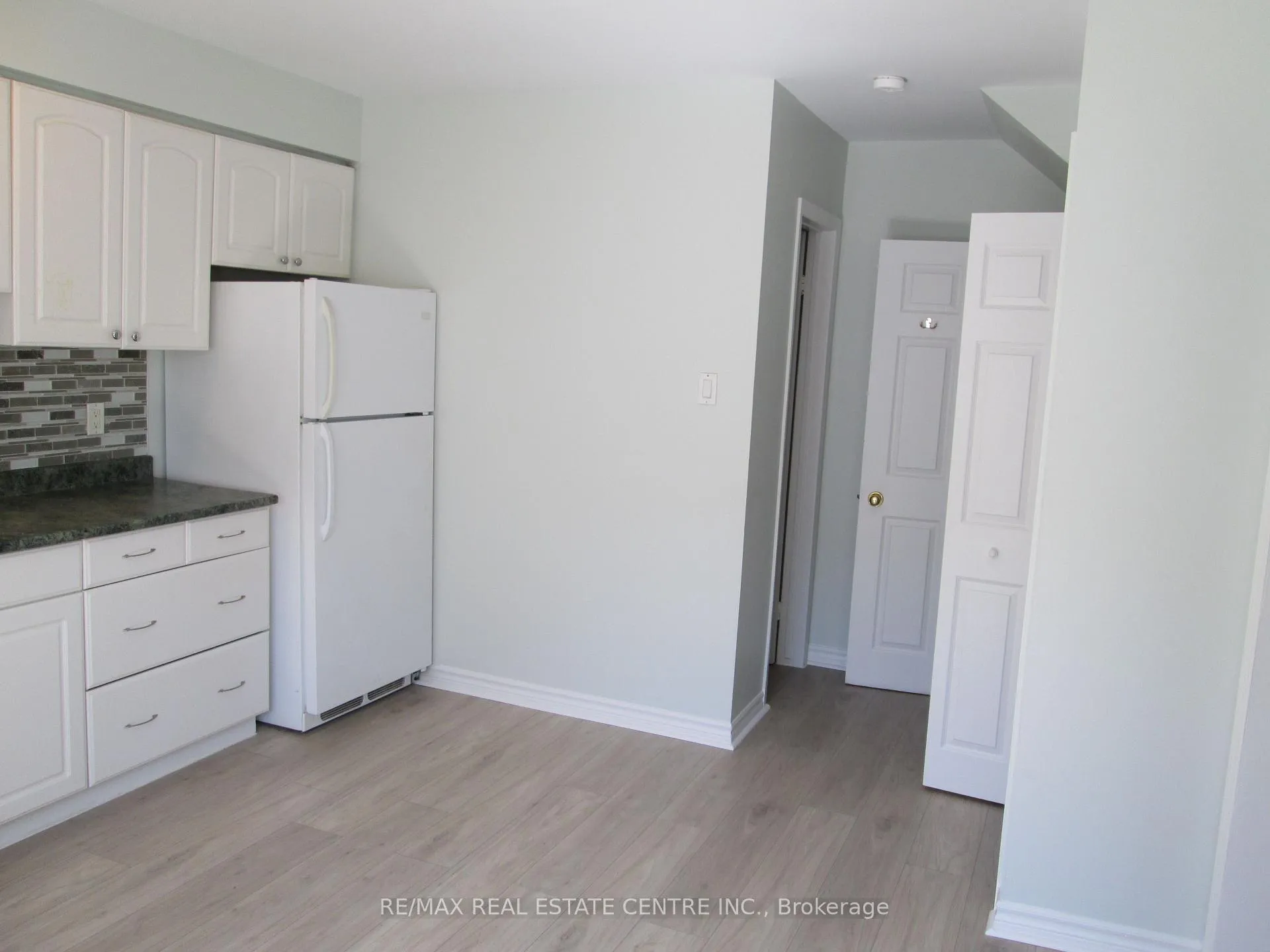Photo 13 of 648 Francis Road, Burlington, LaSalle — HOMEH