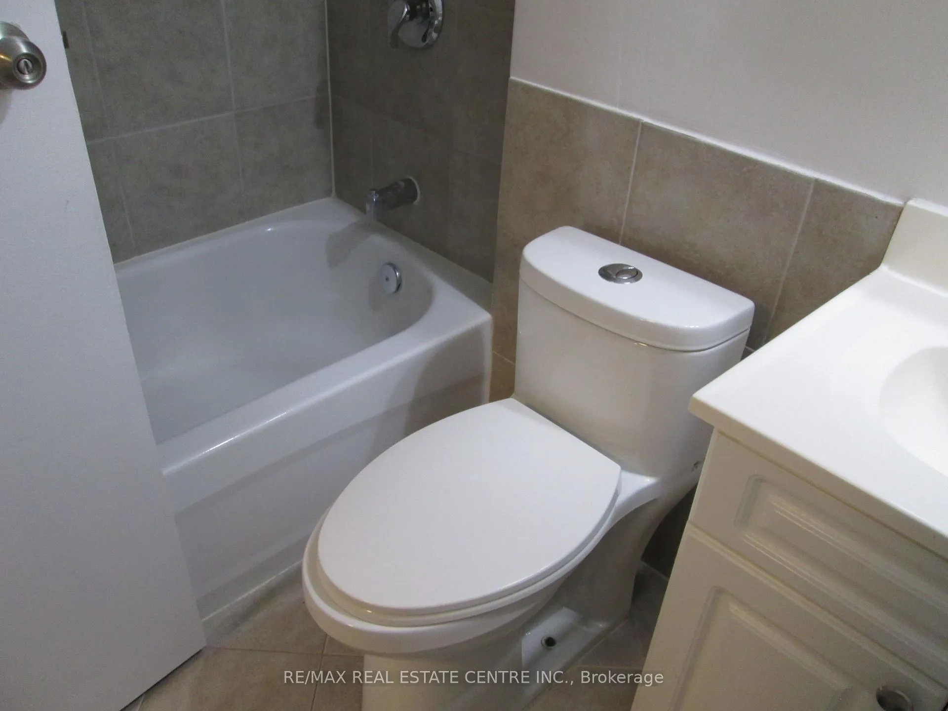 Photo 24 of 648 Francis Road, Burlington, LaSalle — HOMEH