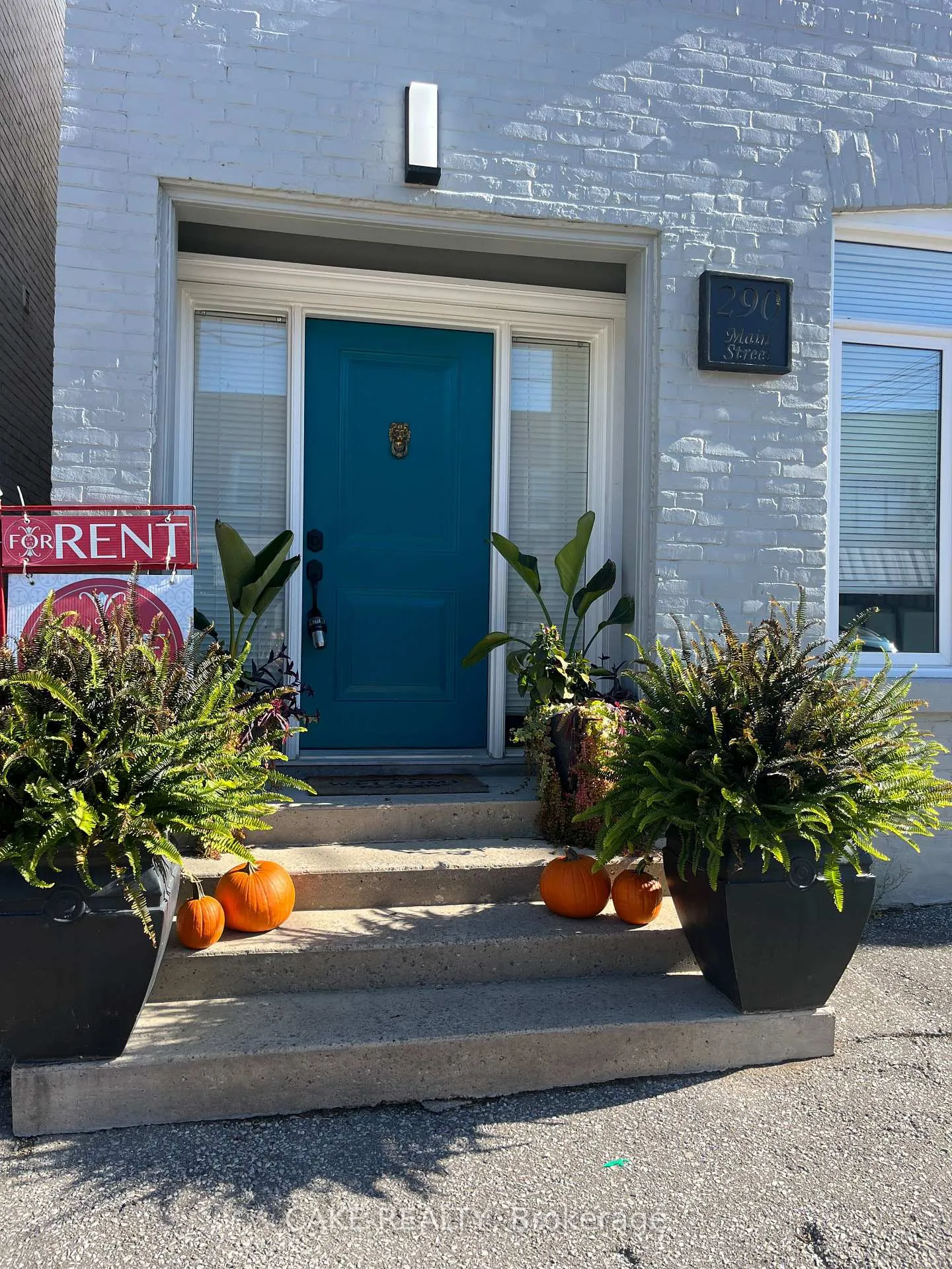 Photo 2 of 290 Main Street, King, Schomberg — HOMEH