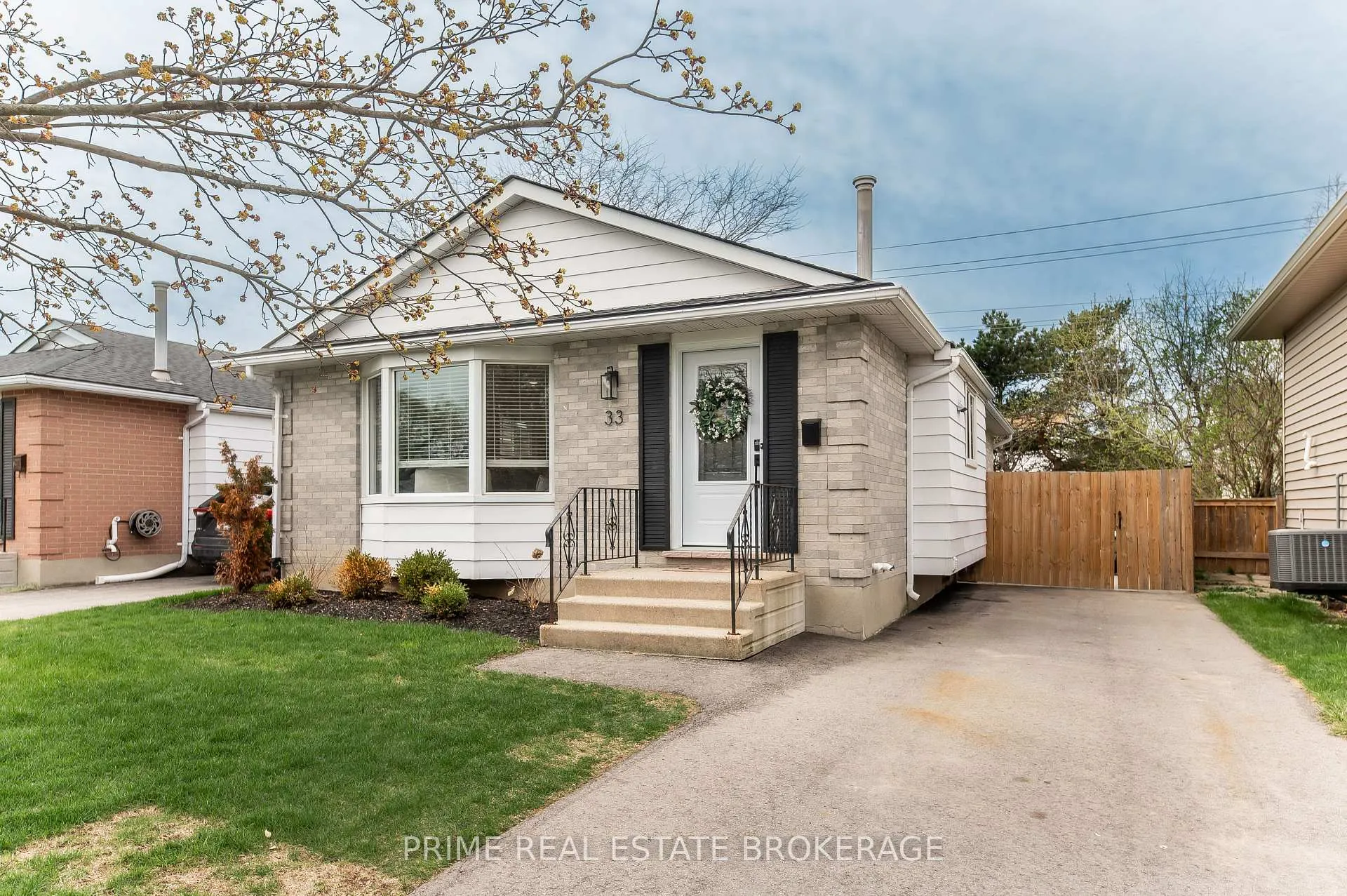 Photo 2 of 33 Rice Road, St. Thomas — HOMEH