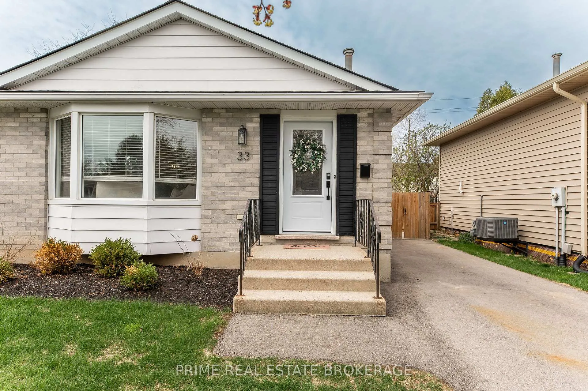 Photo 3 of 33 Rice Road, St. Thomas — HOMEH