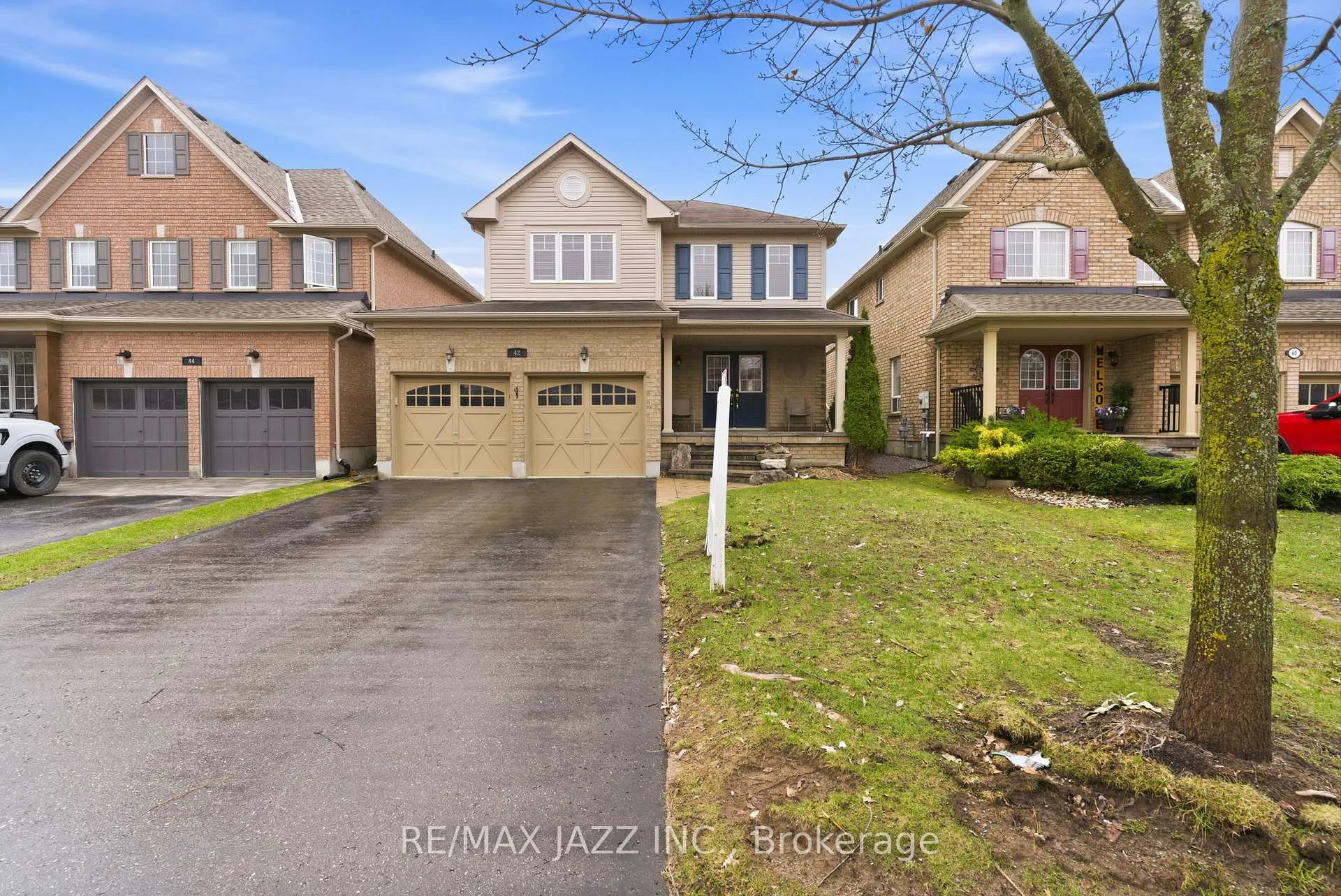 Photo 2 of 42 Russell Barton Lane, Uxbridge — HOMEH