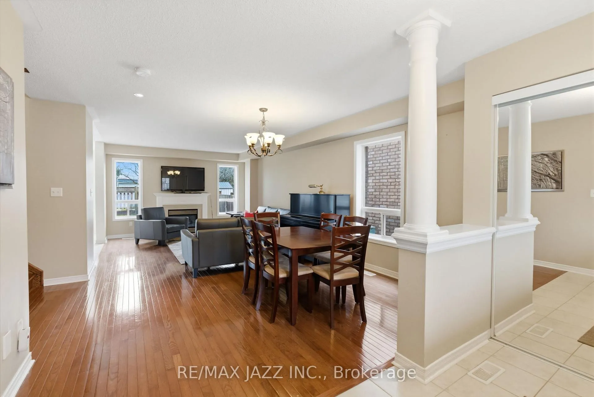 Photo 8 of 42 Russell Barton Lane, Uxbridge — HOMEH