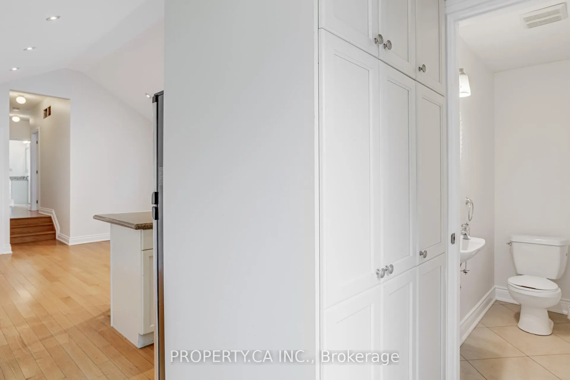 Photo 9 of Unit Upper, 21 D'arcy Street, Toronto, Kensington-Chinatown — HOMEH