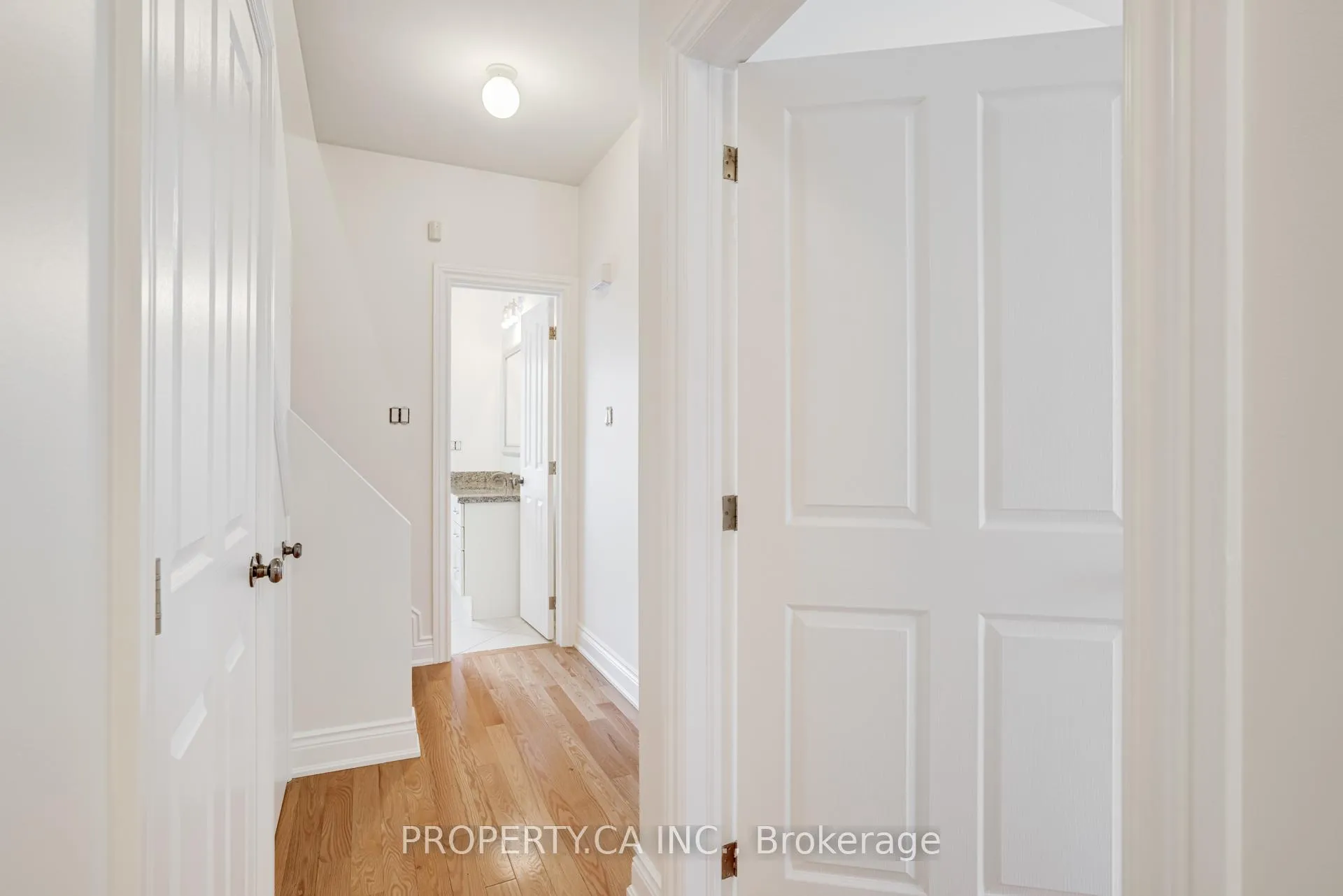 Photo 14 of Unit Upper, 21 D'arcy Street, Toronto, Kensington-Chinatown — HOMEH