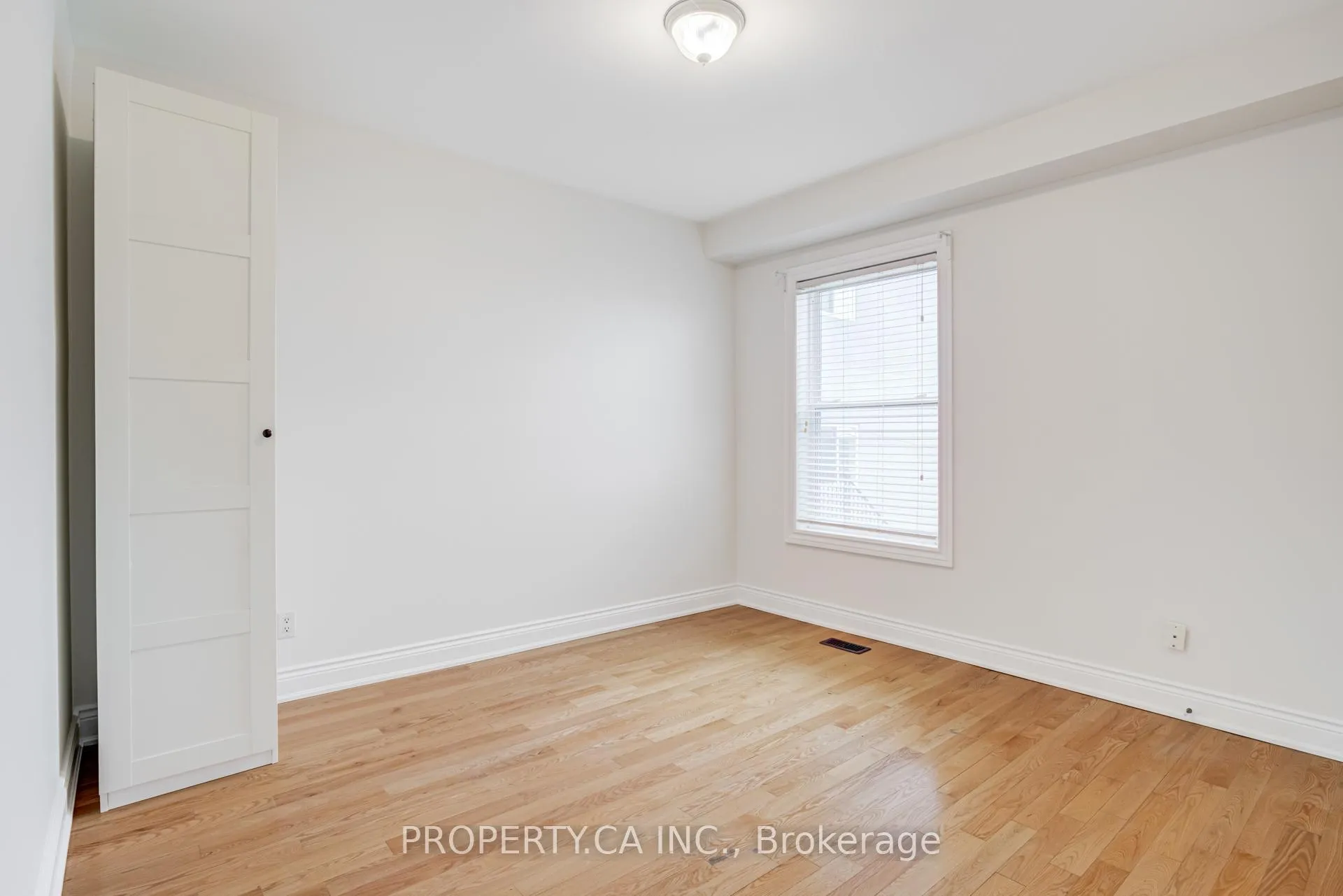 Photo 15 of Unit Upper, 21 D'arcy Street, Toronto, Kensington-Chinatown — HOMEH