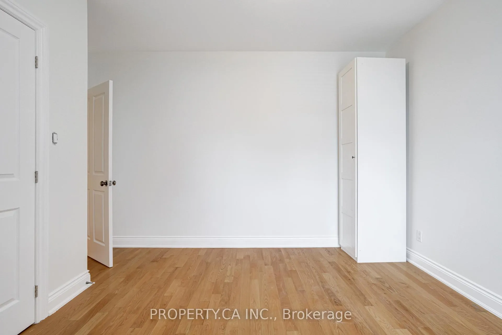 Photo 17 of Unit Upper, 21 D'arcy Street, Toronto, Kensington-Chinatown — HOMEH