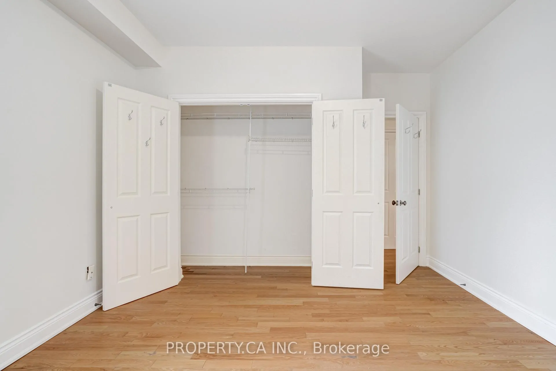 Photo 18 of Unit Upper, 21 D'arcy Street, Toronto, Kensington-Chinatown — HOMEH