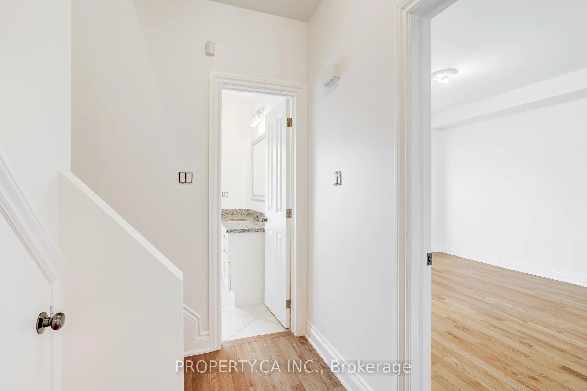 Photo 19 of Unit Upper, 21 D'arcy Street, Toronto, Kensington-Chinatown — HOMEH