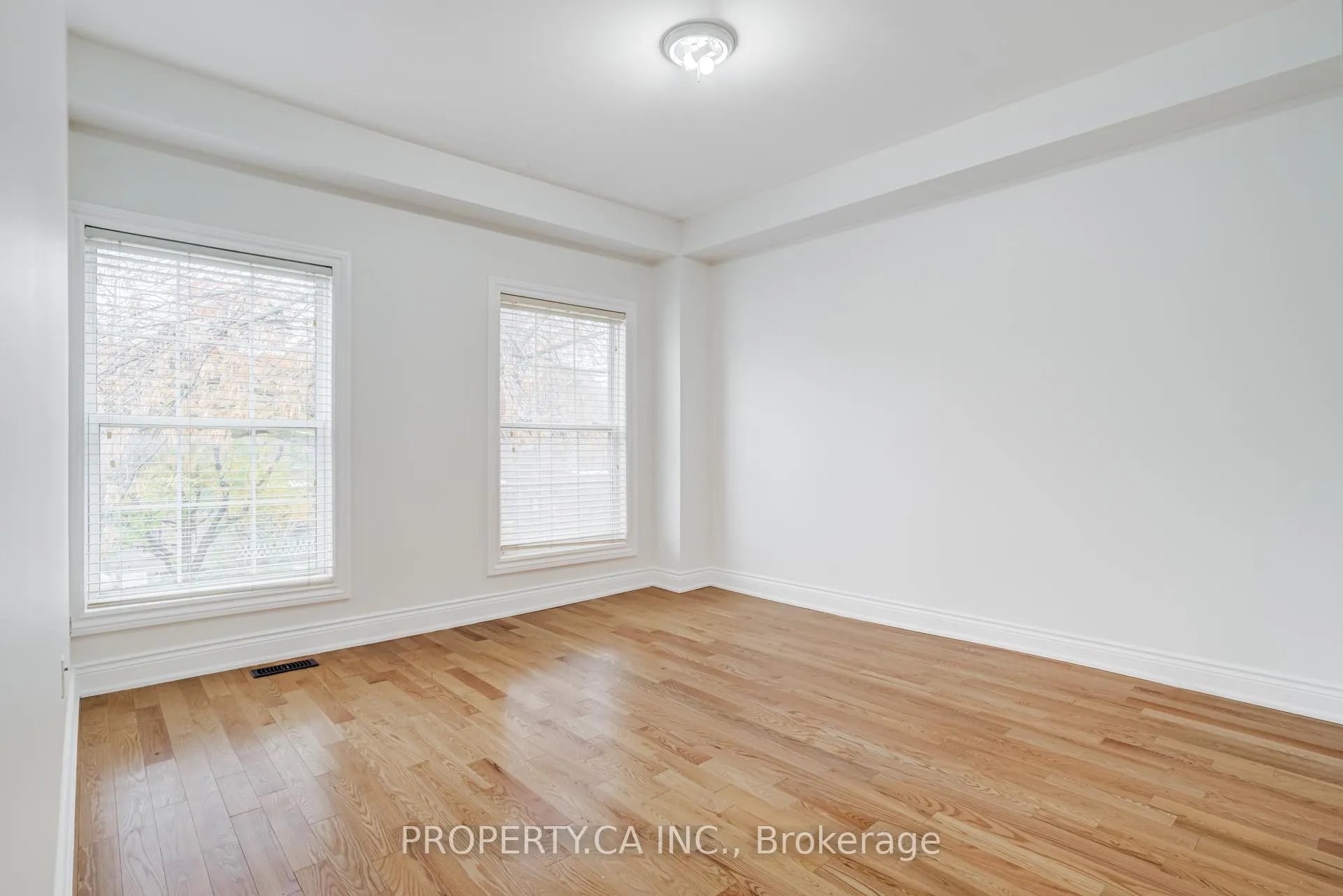 Photo 20 of Unit Upper, 21 D'arcy Street, Toronto, Kensington-Chinatown — HOMEH
