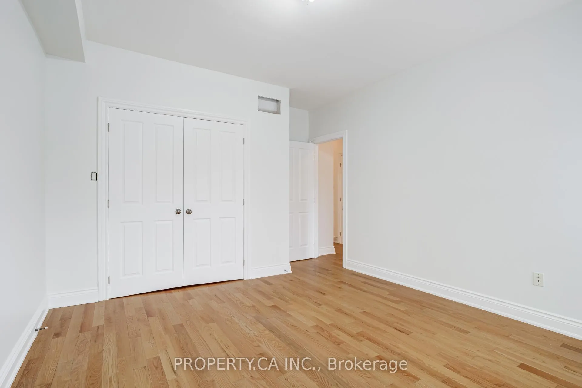 Photo 21 of Unit Upper, 21 D'arcy Street, Toronto, Kensington-Chinatown — HOMEH