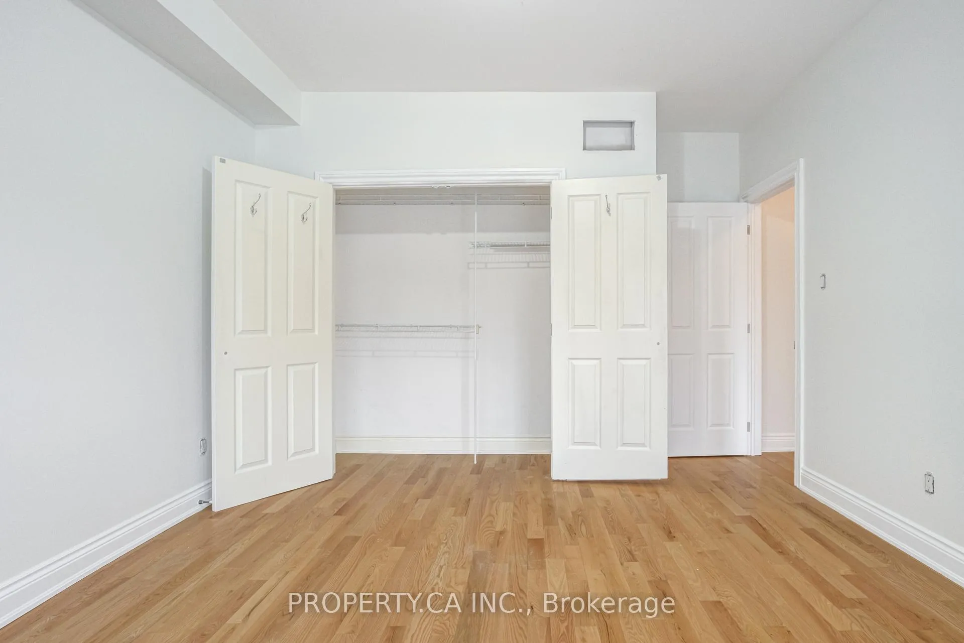 Photo 22 of Unit Upper, 21 D'arcy Street, Toronto, Kensington-Chinatown — HOMEH