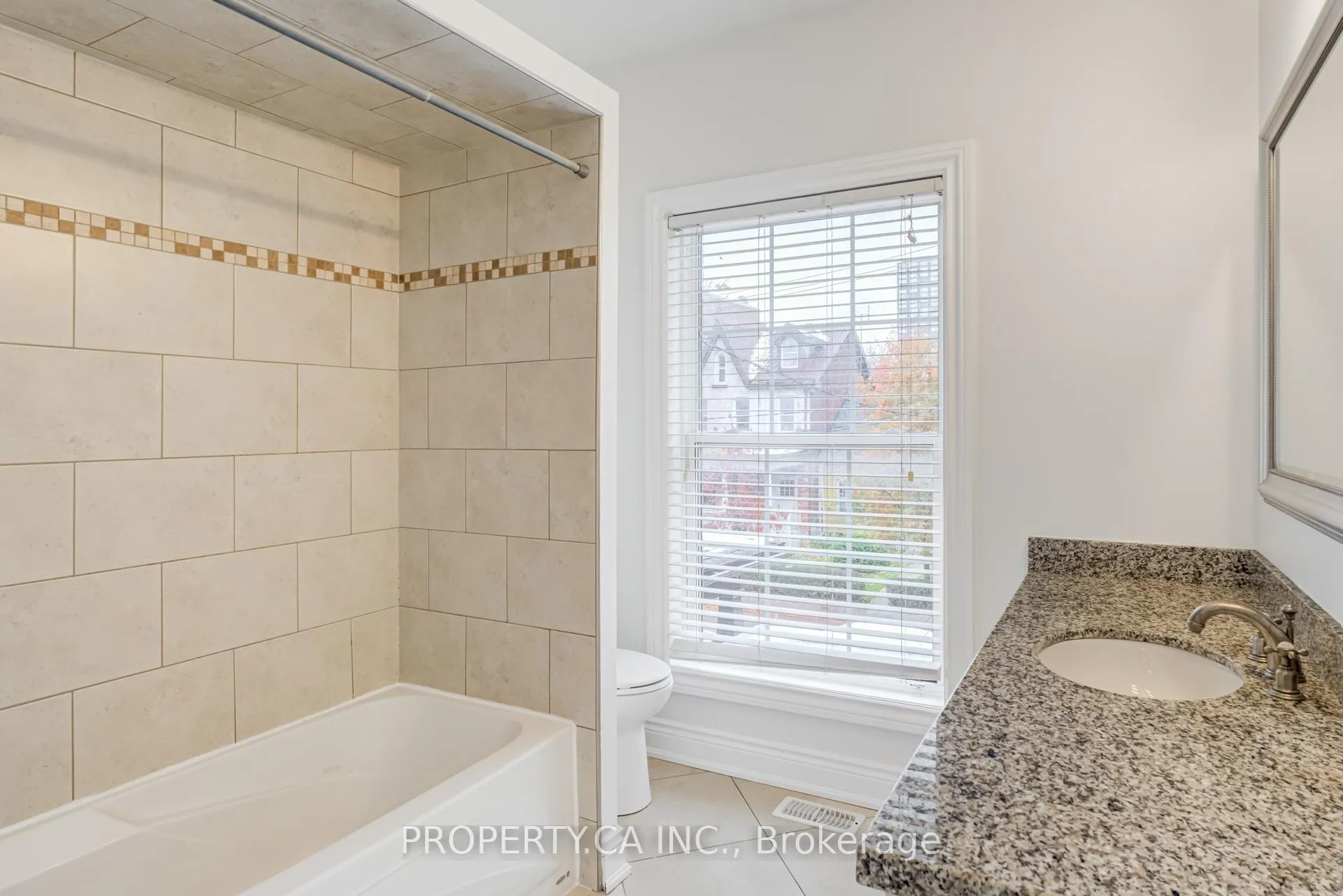 Photo 23 of Unit Upper, 21 D'arcy Street, Toronto, Kensington-Chinatown — HOMEH