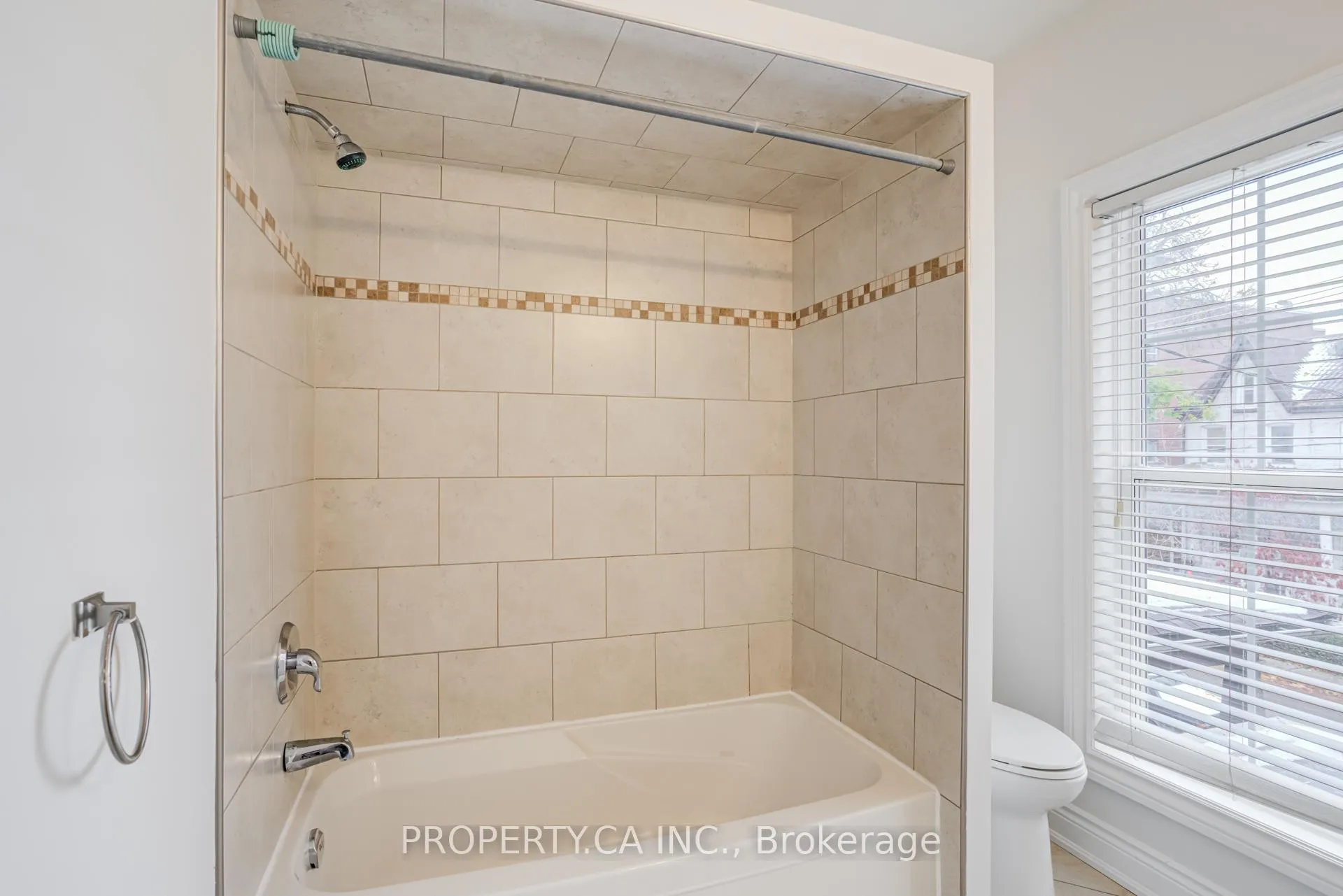Photo 26 of Unit Upper, 21 D'arcy Street, Toronto, Kensington-Chinatown — HOMEH