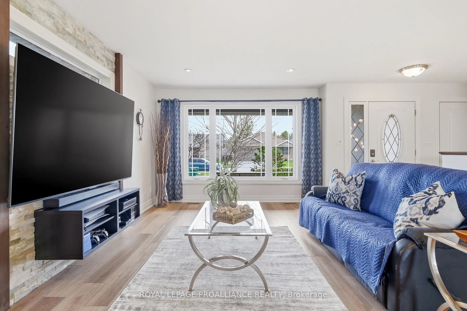Photo 9 of 6 Aspen Drive, Quinte West, Murray Ward — HOMEH